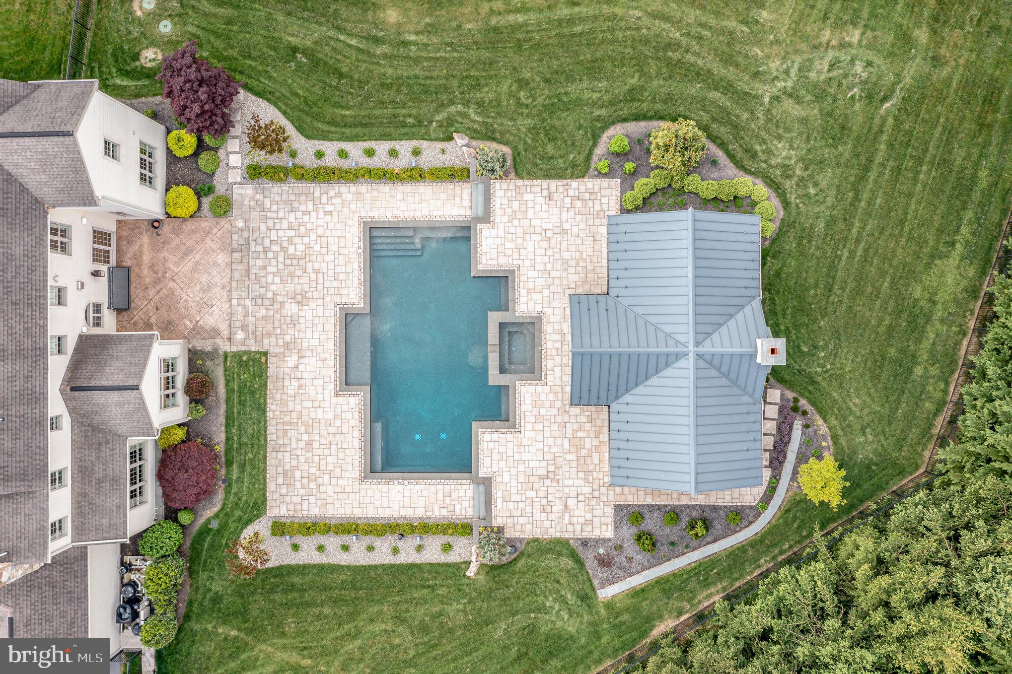 EDISON WOODS - Residential