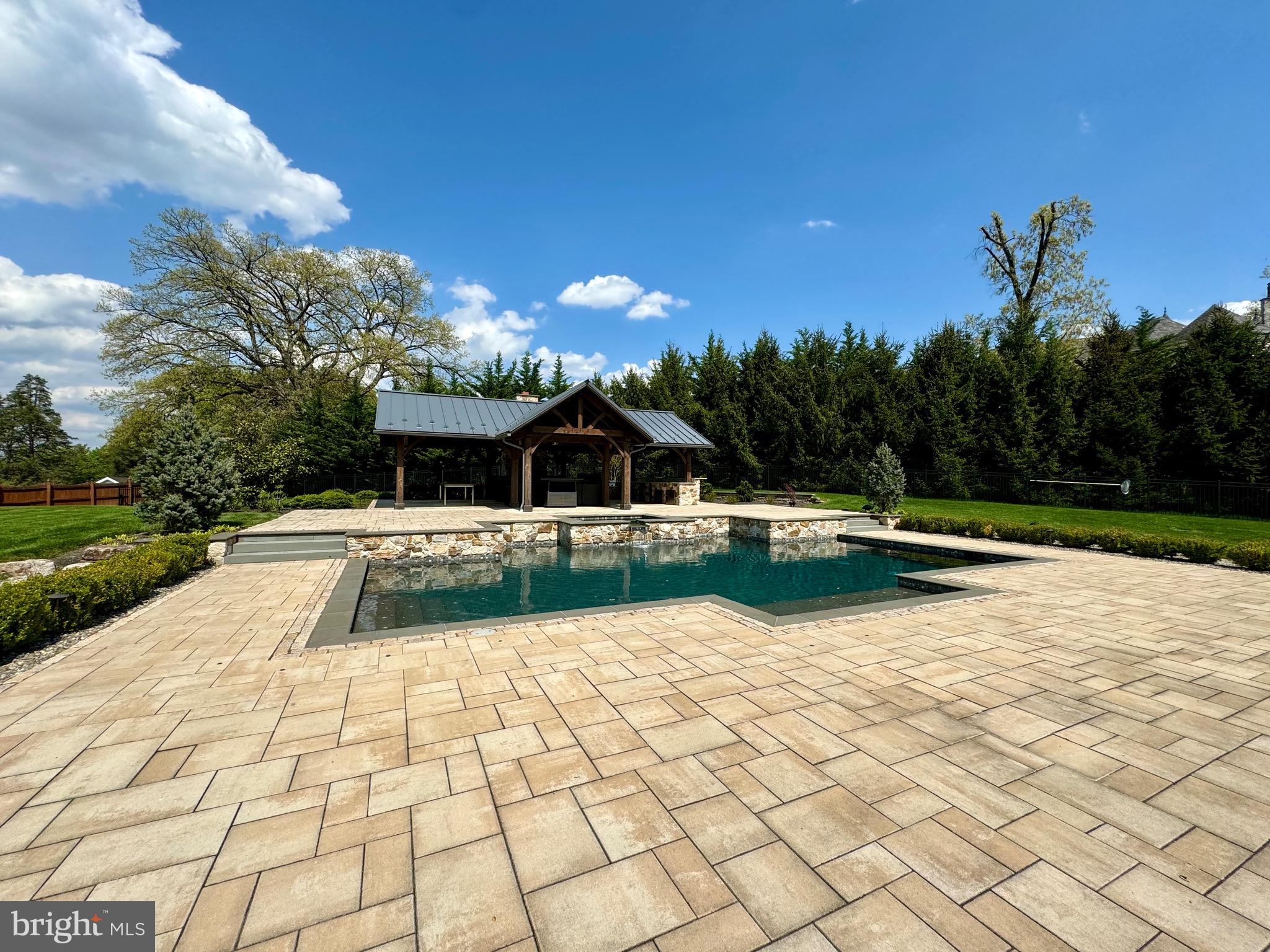 EDISON WOODS - Residential