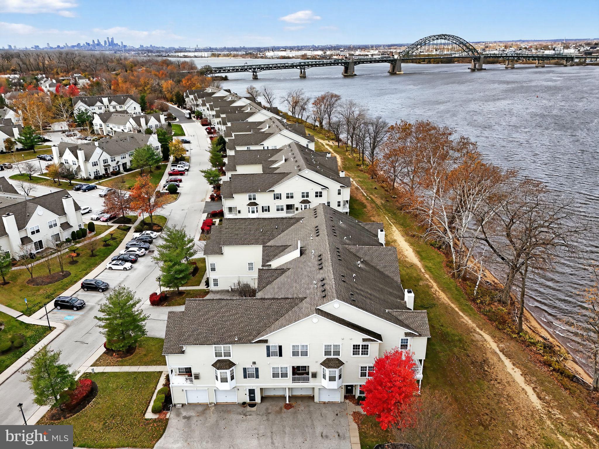 RIVERFRONT - Residential