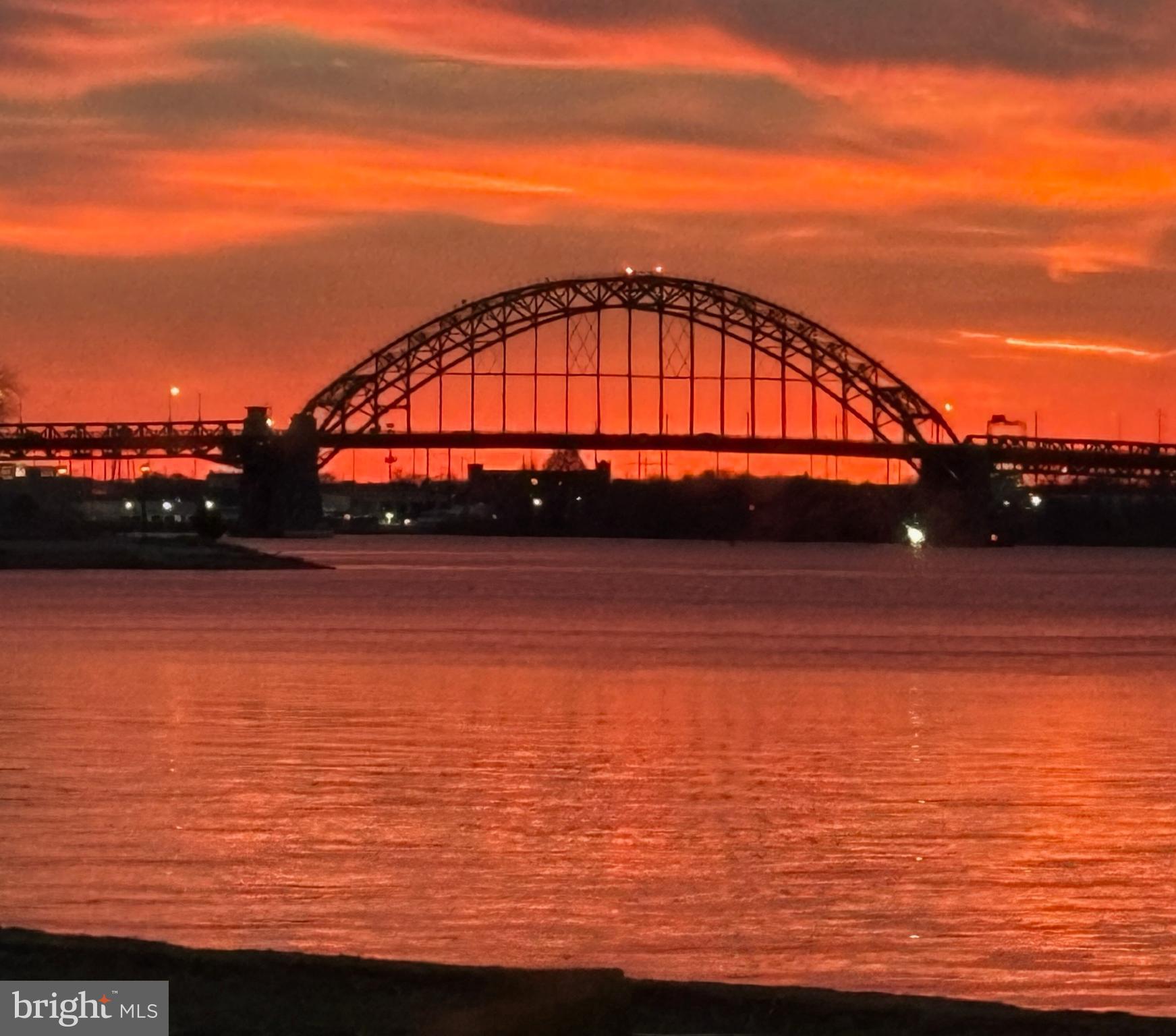 RIVERFRONT - Residential