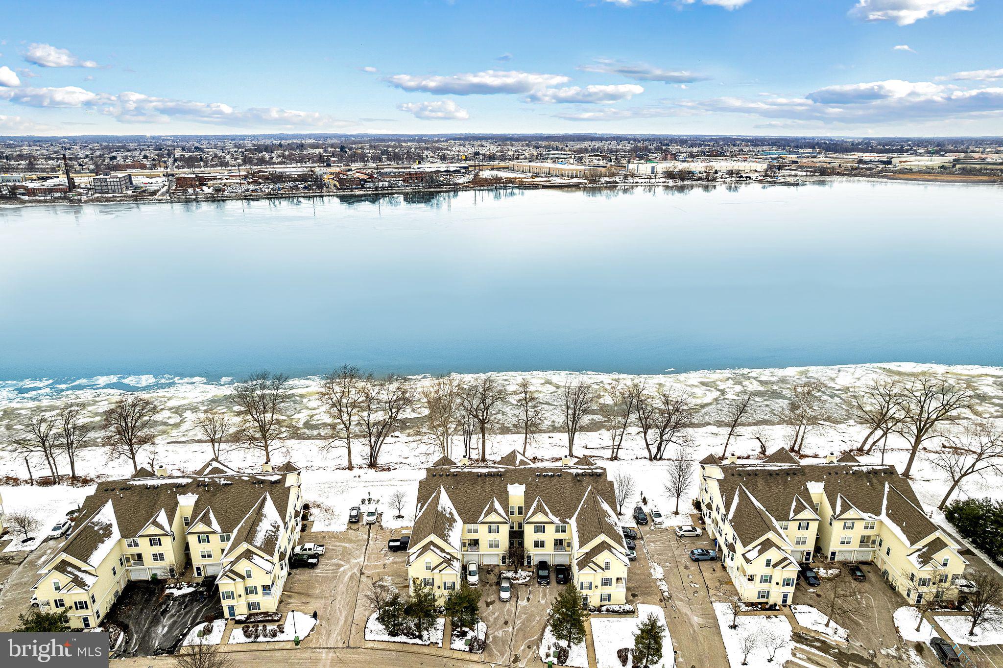 RIVERFRONT - Residential