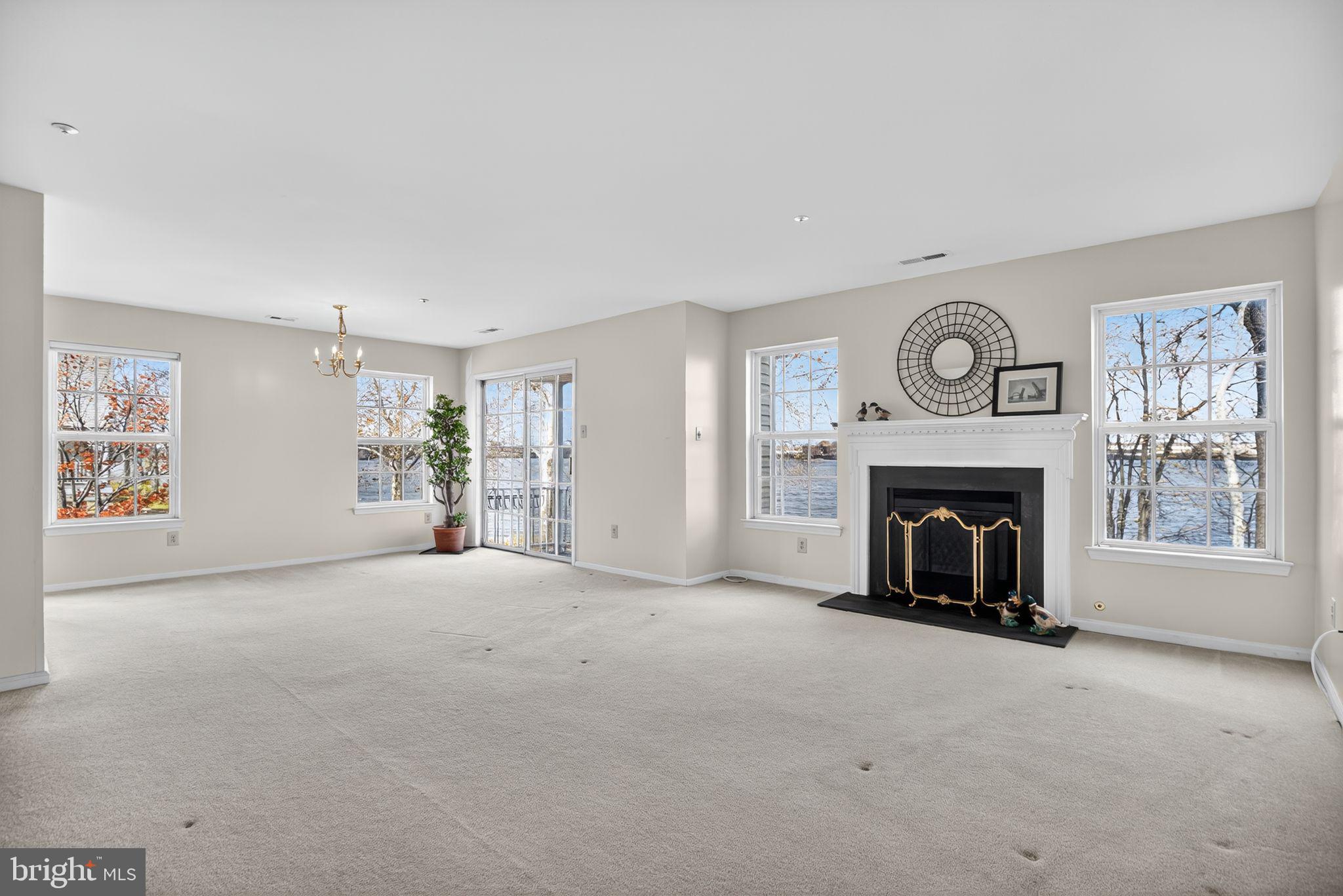 RIVERFRONT - Residential