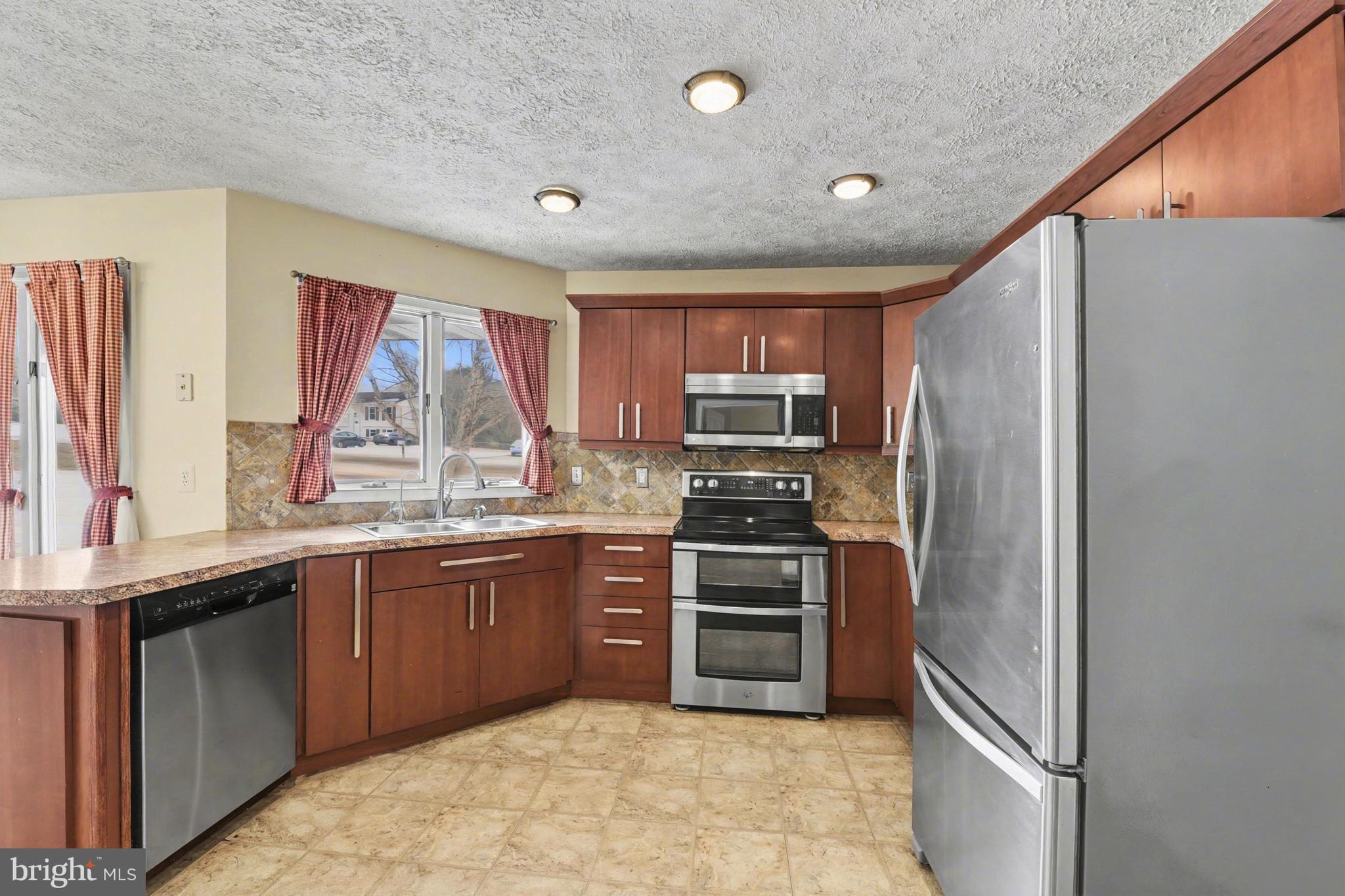 HONEYSUCKLE HOLLOW - Residential