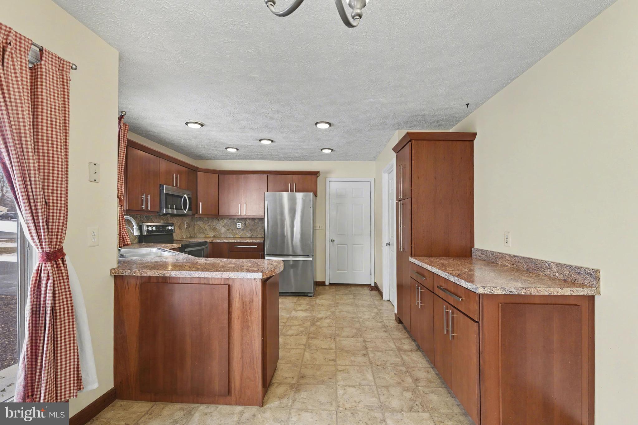 HONEYSUCKLE HOLLOW - Residential