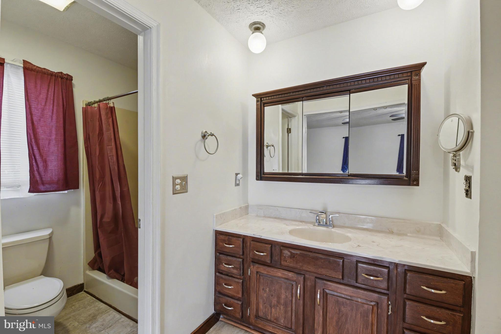 HONEYSUCKLE HOLLOW - Residential