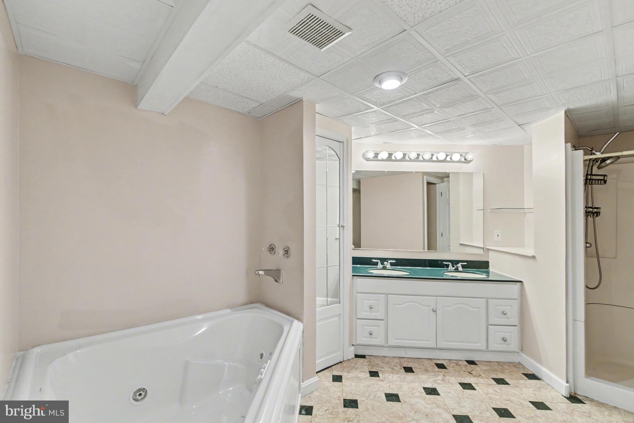 HONEYSUCKLE HOLLOW - Residential