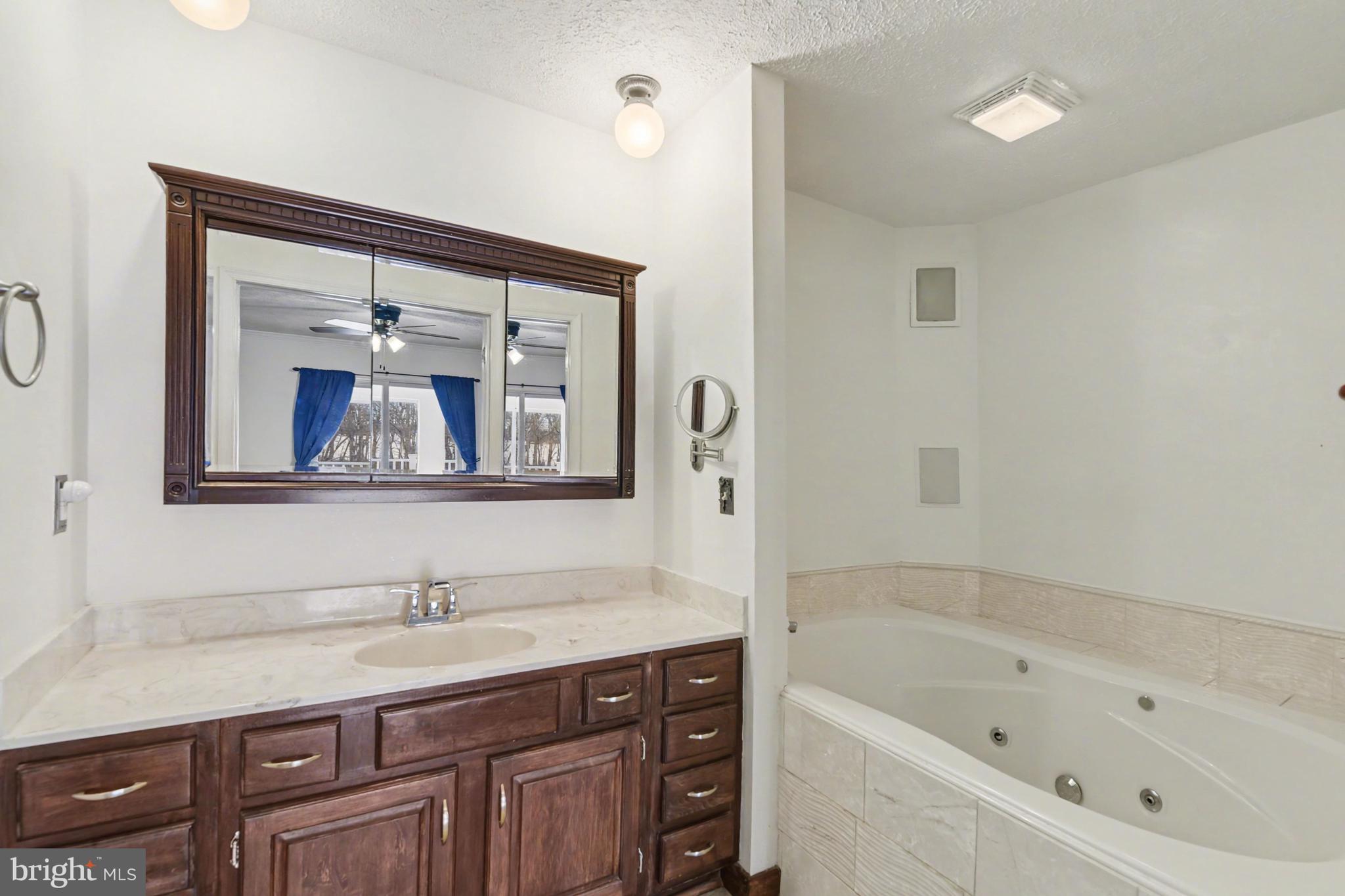 HONEYSUCKLE HOLLOW - Residential