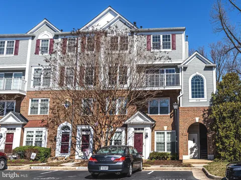 5930 Kimberly Anne Way Unit 301, Alexandria, VA MLS: VAFX2222258