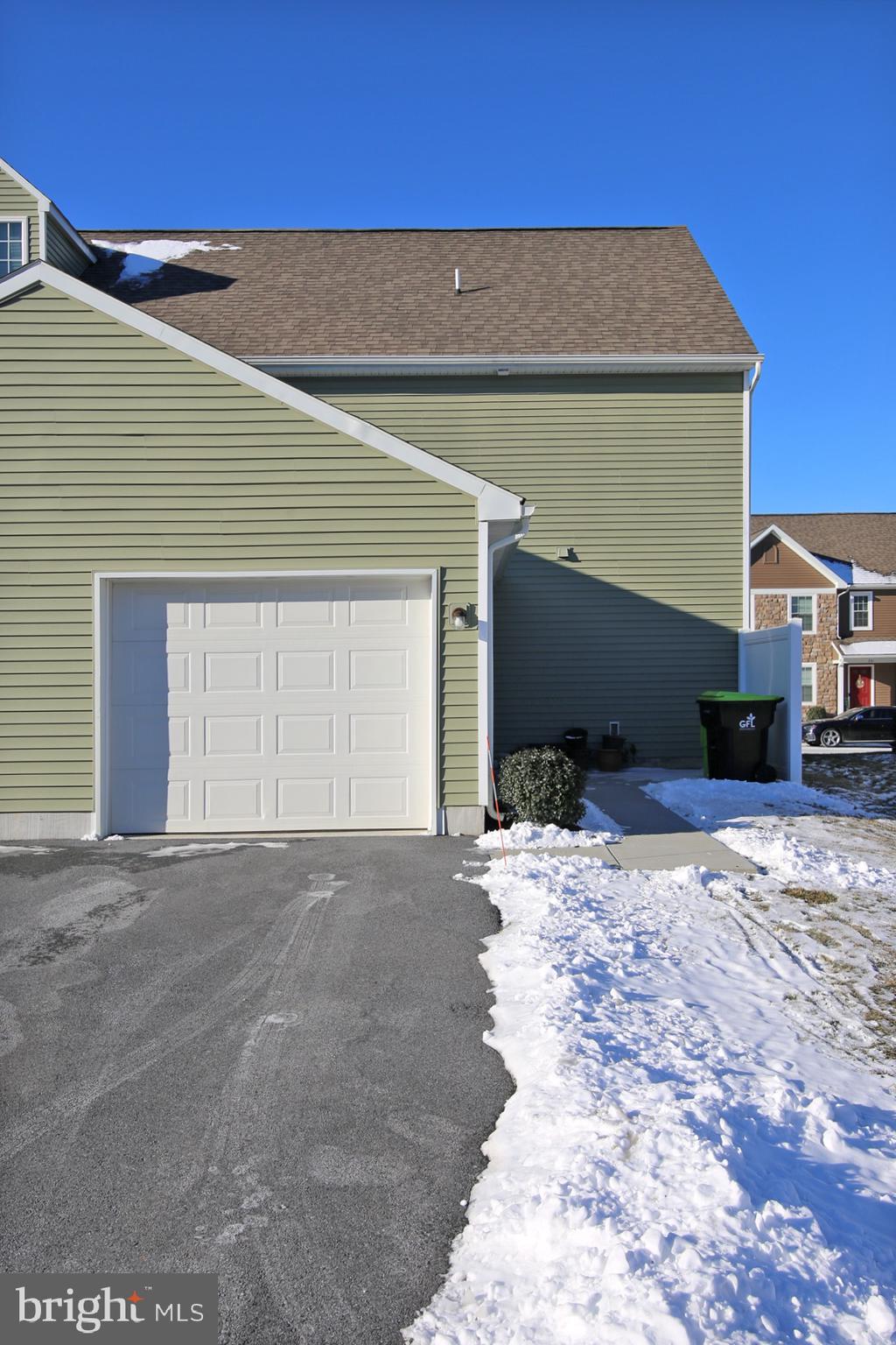 TRAIL SIDE - Residential