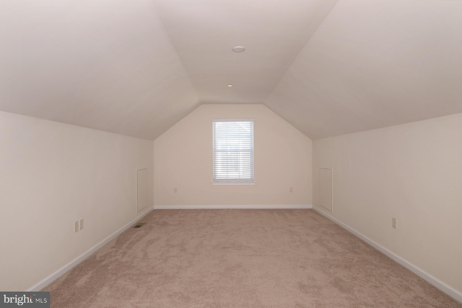 TRAIL SIDE - Residential