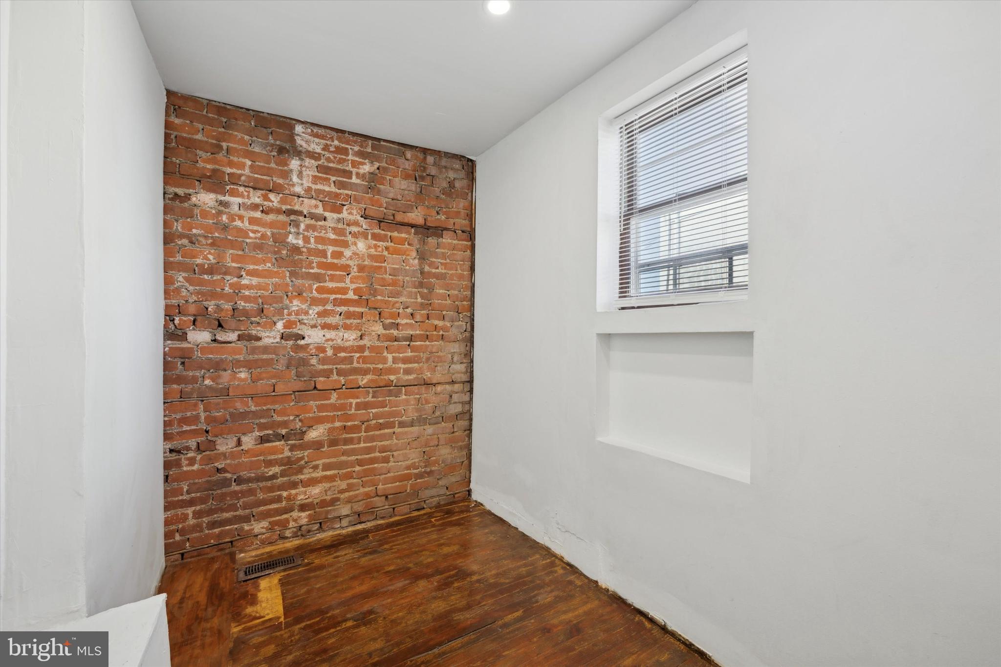 ROXBOROUGH - Residential