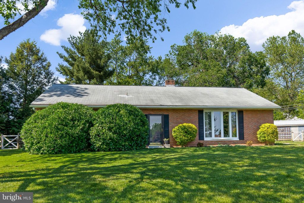 Photo of 1903 FRIENDS LN, LANCASTER, PA 17603 (MLS # PALA2035354)