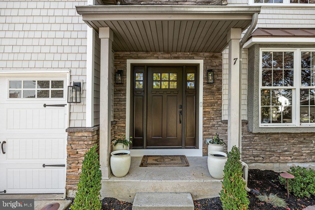 7 WOODYFIELD LANE