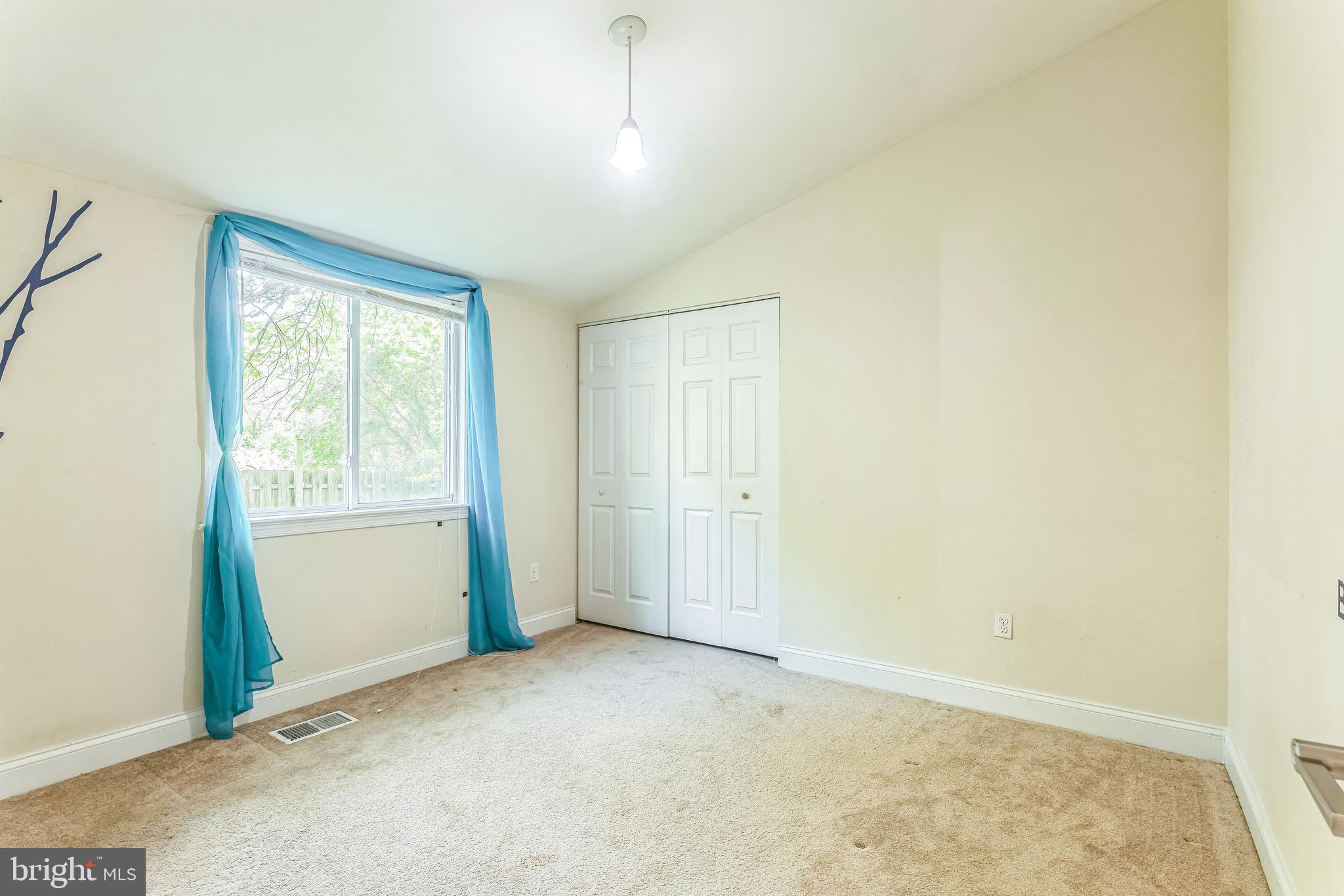 9528 WANDERING WAY