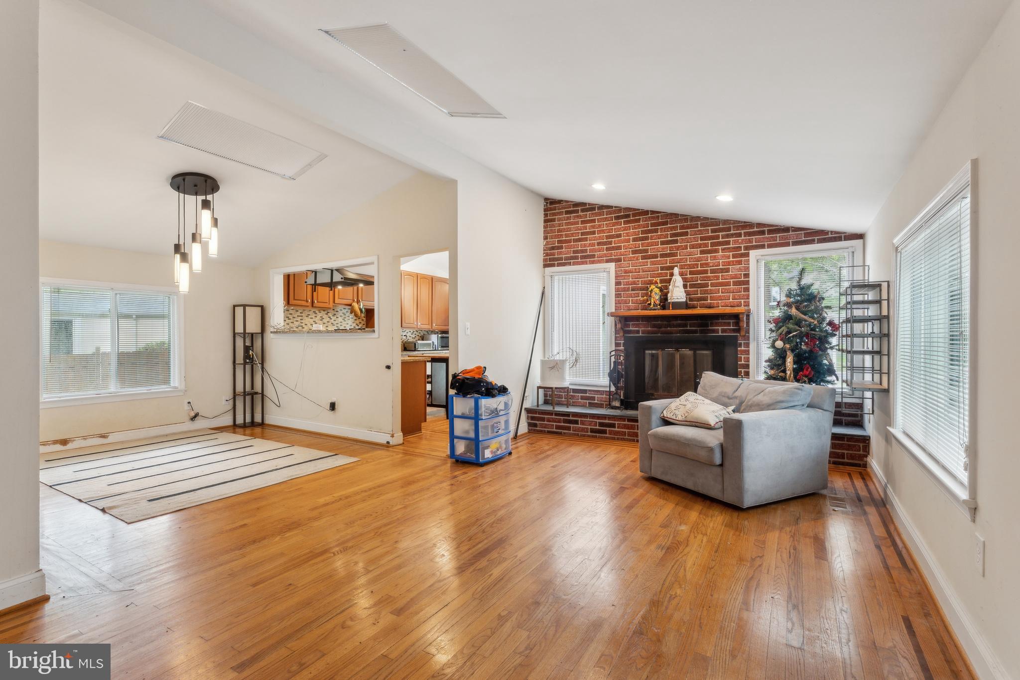 9528 WANDERING WAY