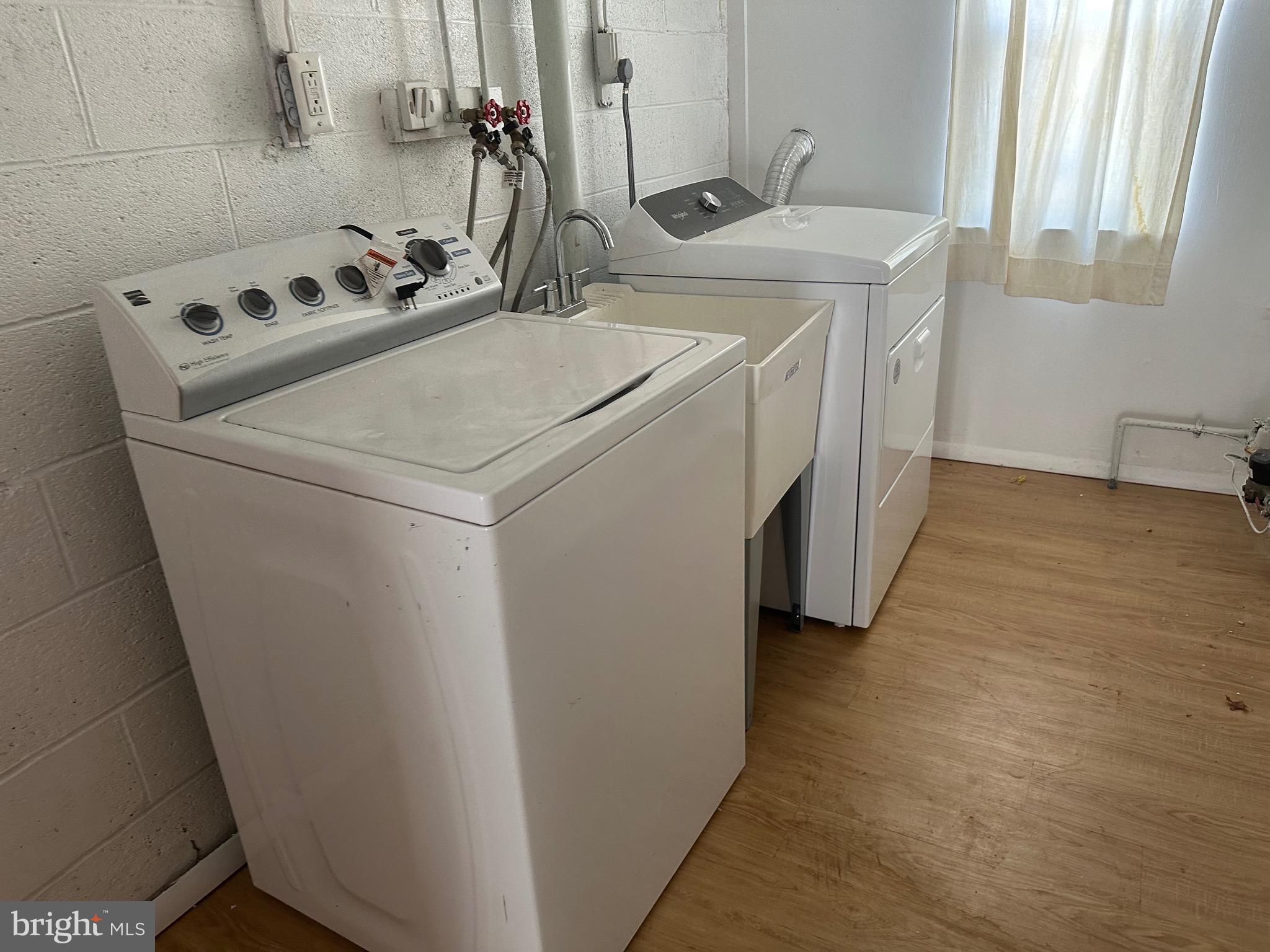 HAMLET MEWS - Residential Lease