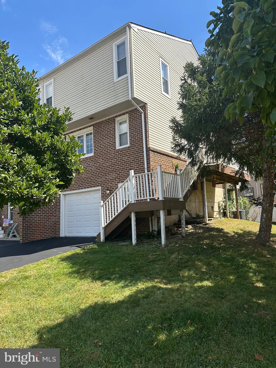 HAMLET MEWS - Residential Lease