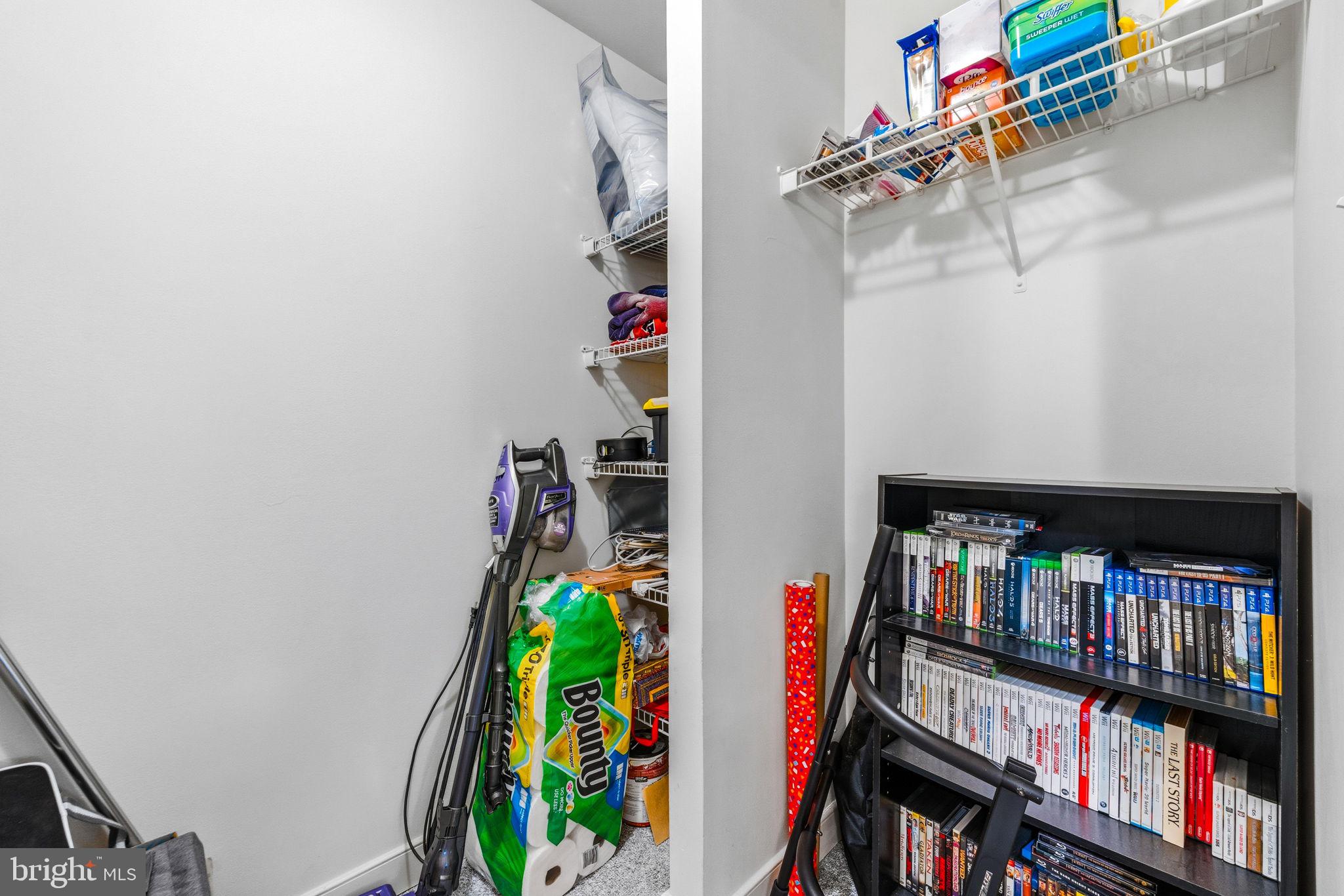 ANNAPOLIS OVERLOOK - Residential