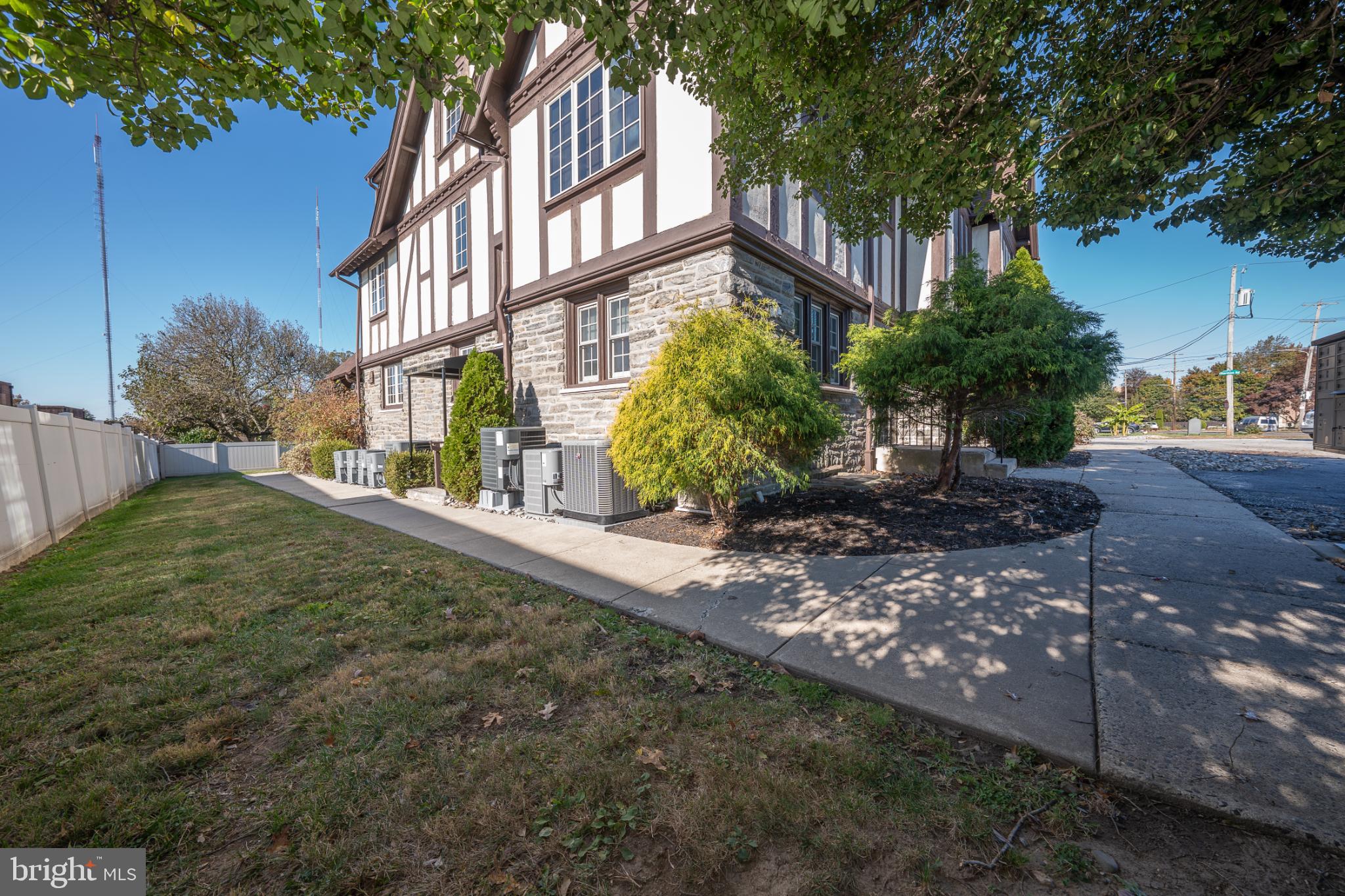 ROXBOROUGH - Residential