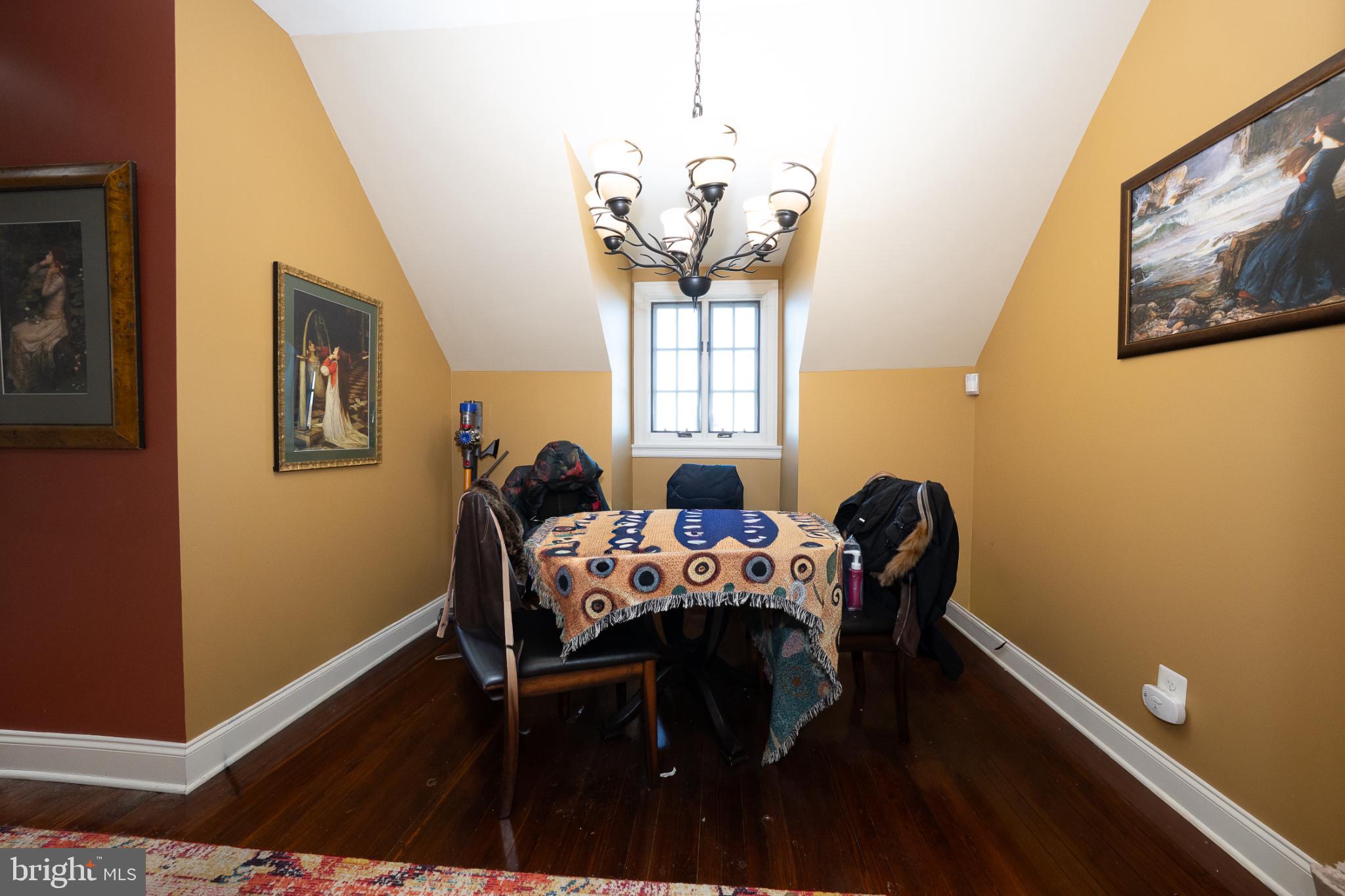 ROXBOROUGH - Residential