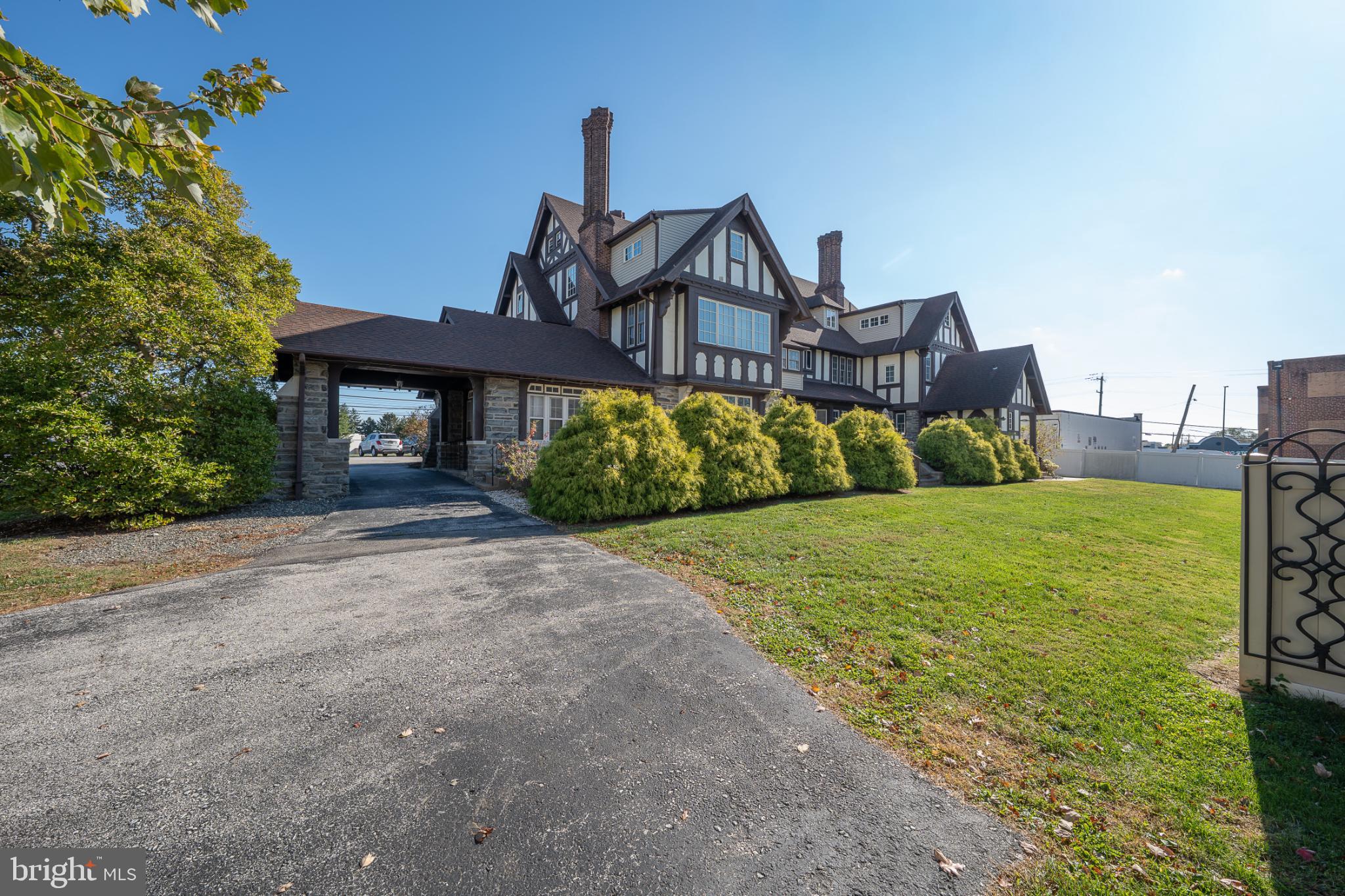 ROXBOROUGH - Residential