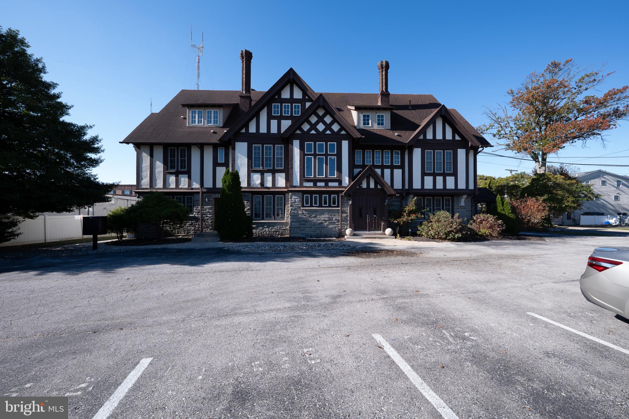 ROXBOROUGH - Residential