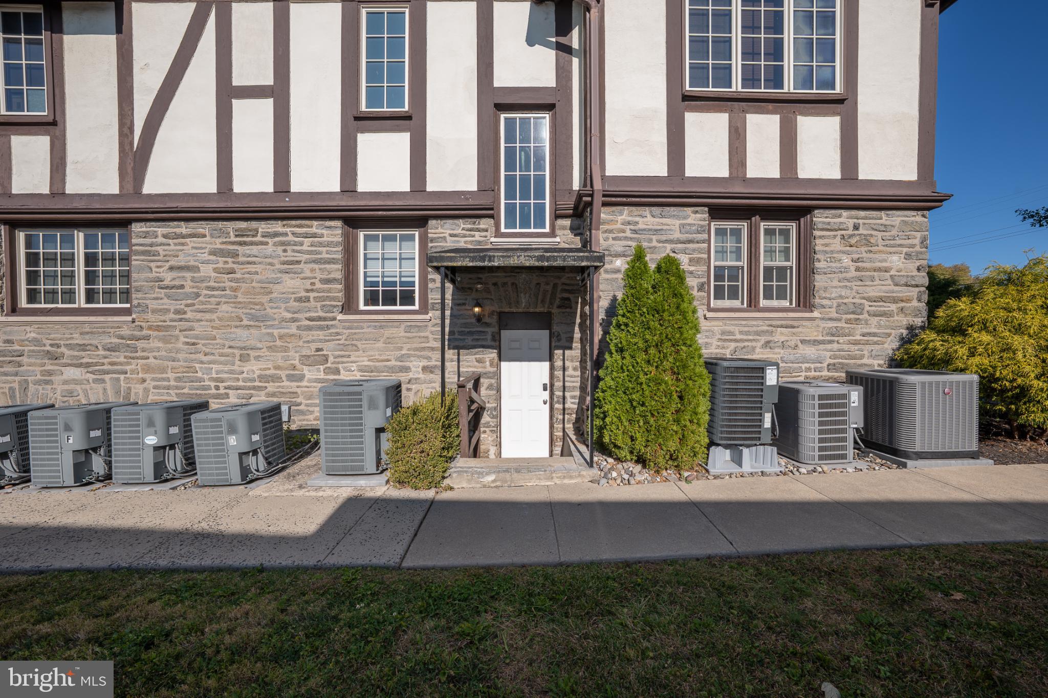 ROXBOROUGH - Residential