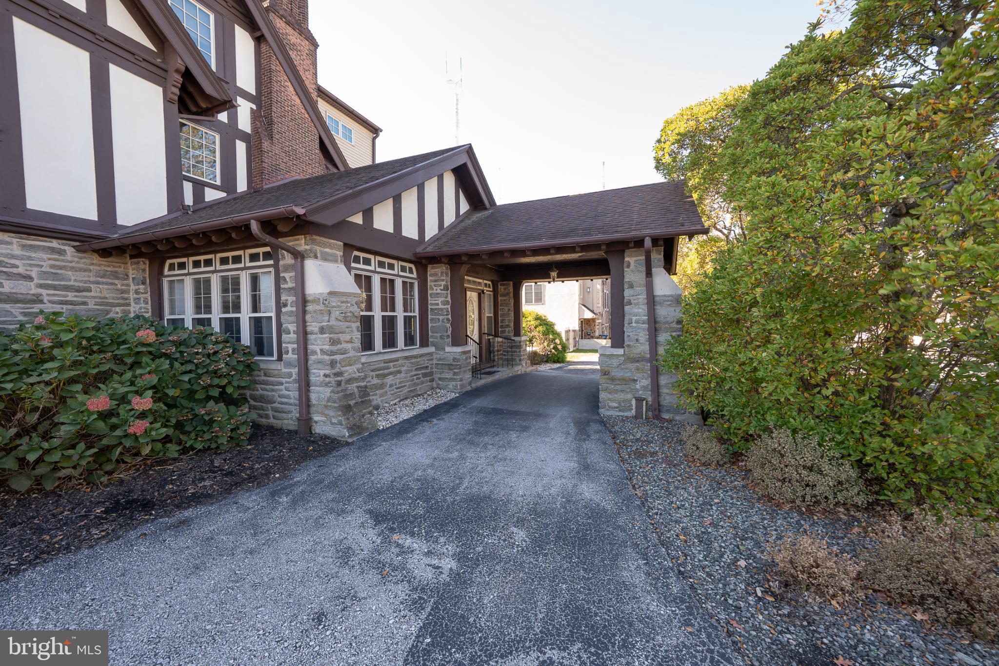 ROXBOROUGH - Residential