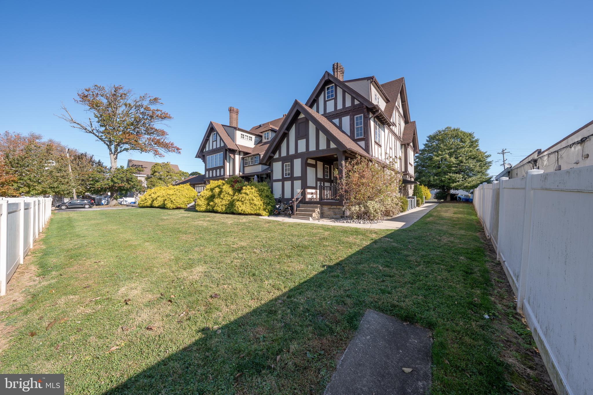 ROXBOROUGH - Residential