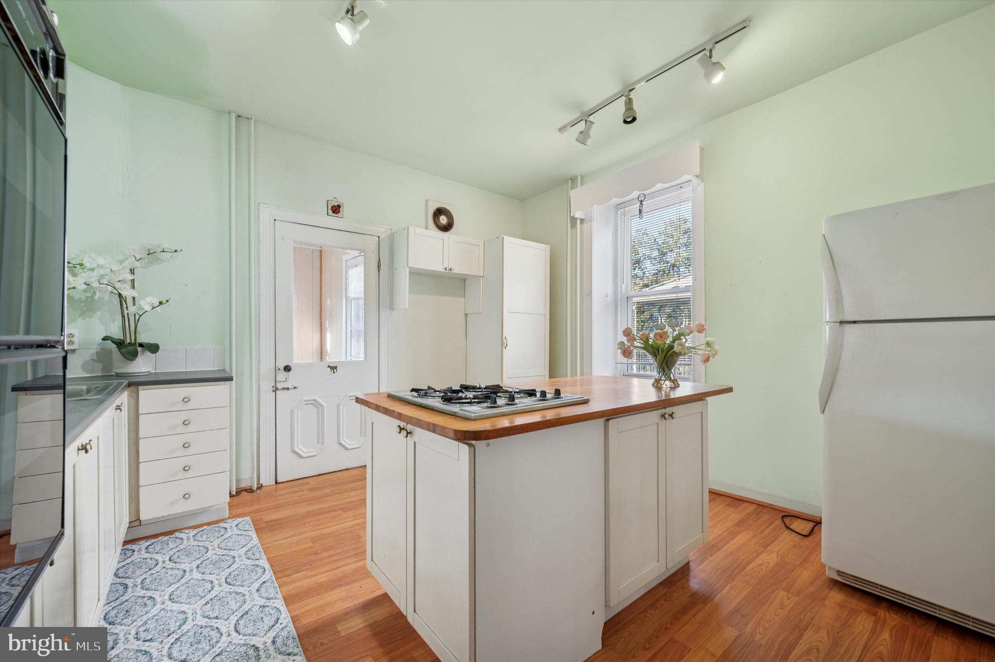 ROXBOROUGH - Residential