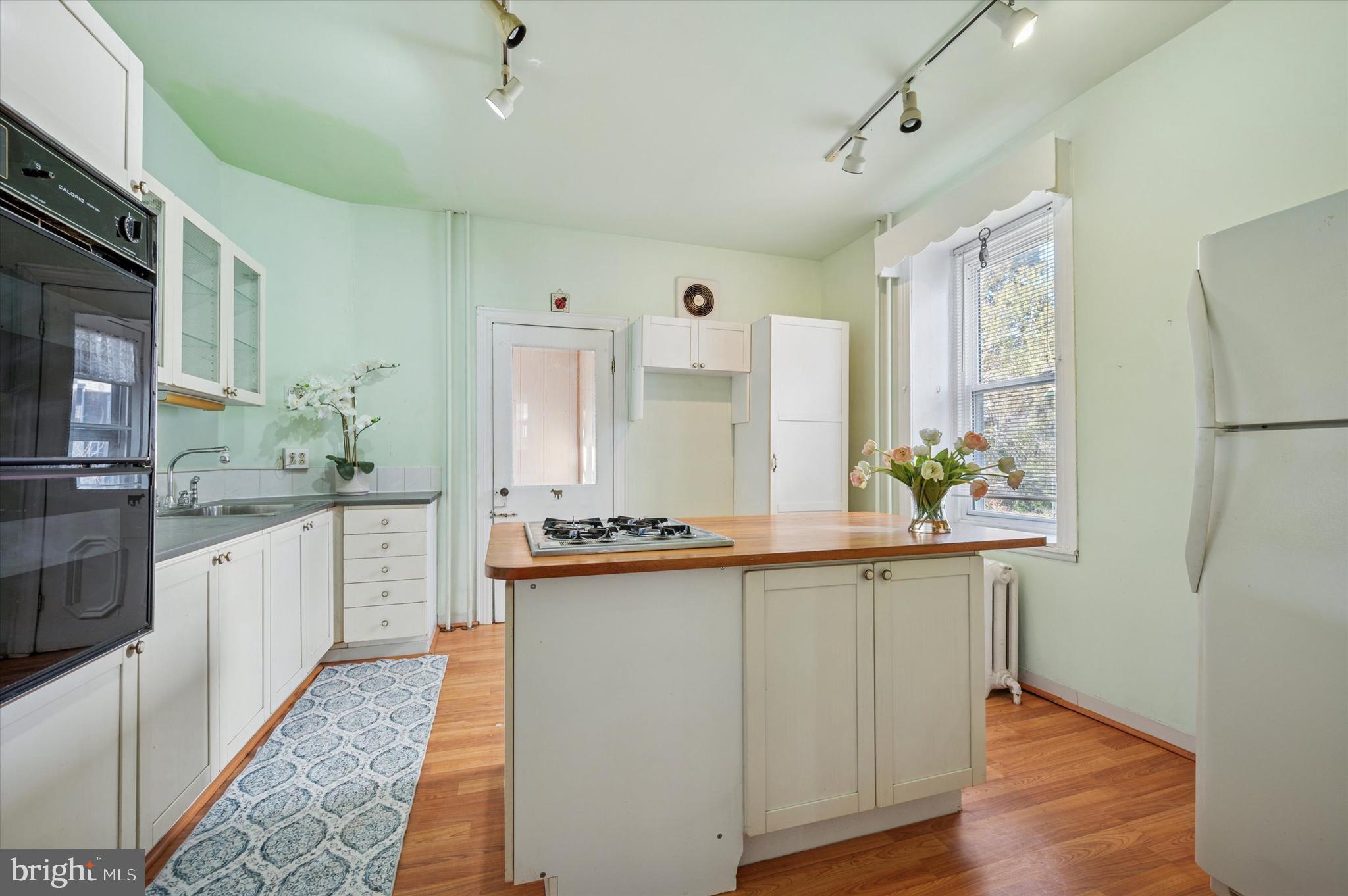 ROXBOROUGH - Residential