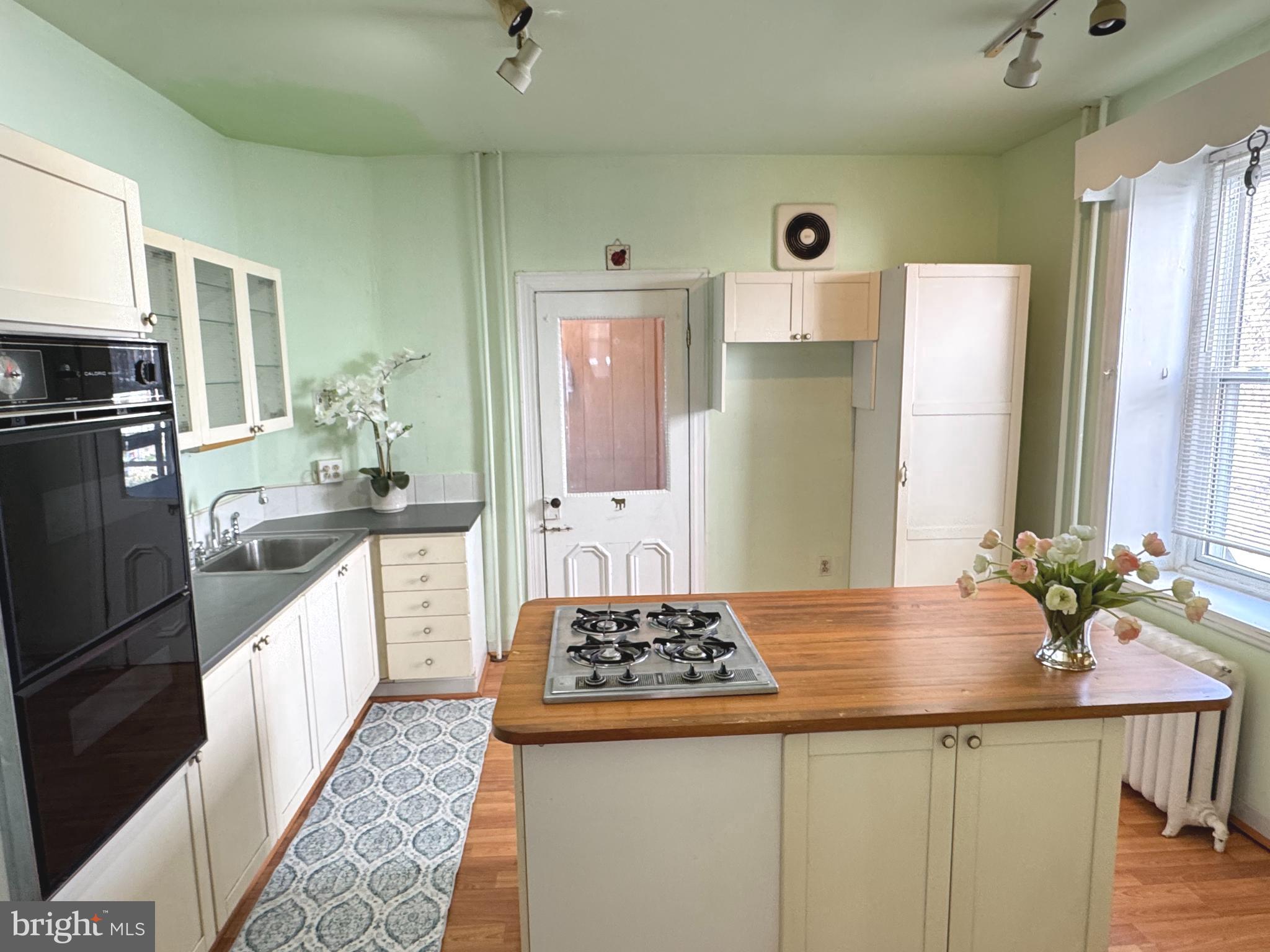 ROXBOROUGH - Residential