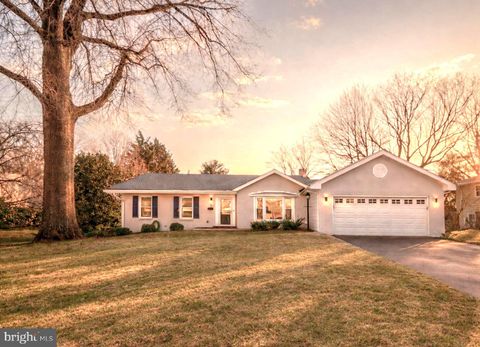 Photo of 8513 Braeburn Drive, ANNANDALE, VA 22003 (MLS # VAFX2285616)