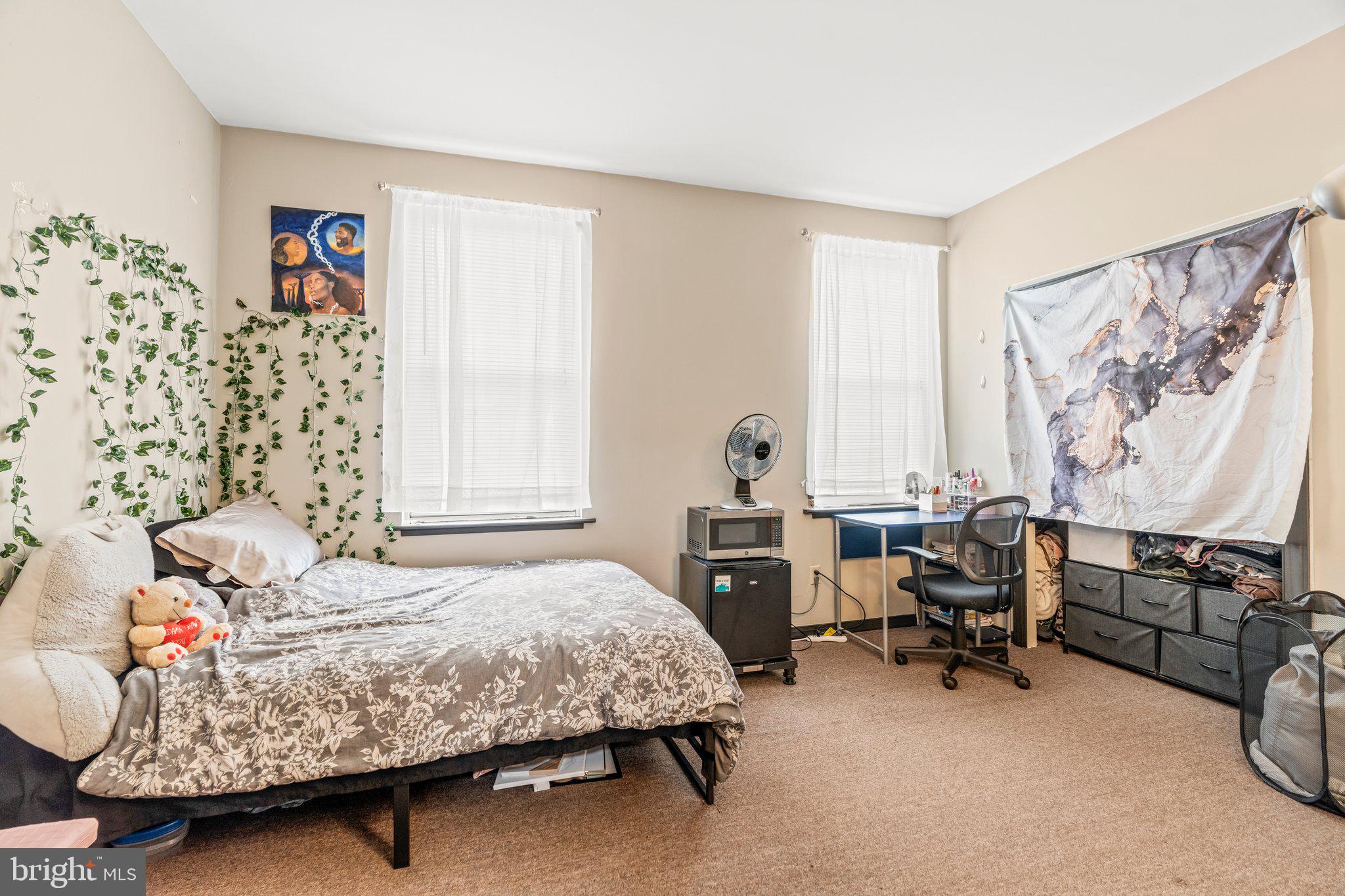 UNIVERSITY CITY - Commercial Sale