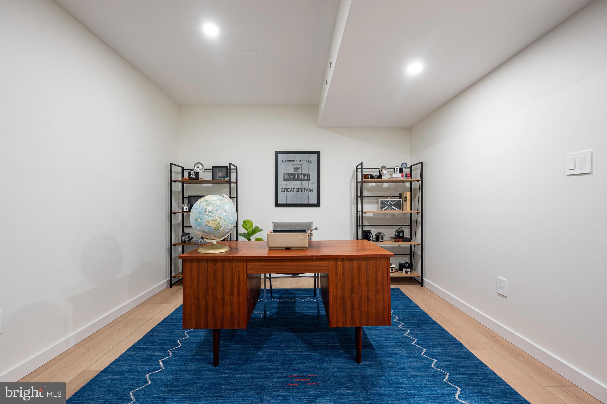 HOLLIN HILLS - Residential