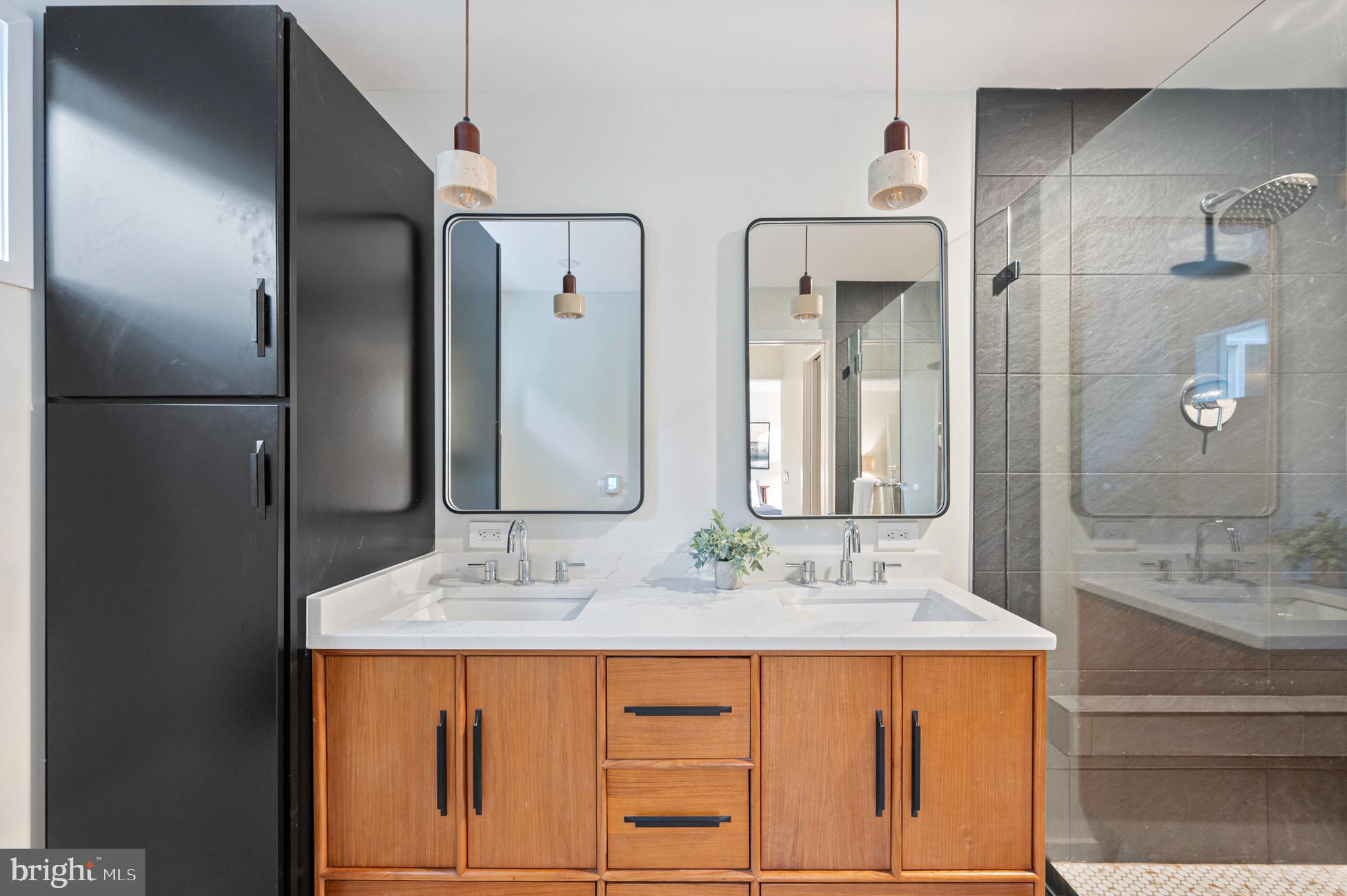 HOLLIN HILLS - Residential