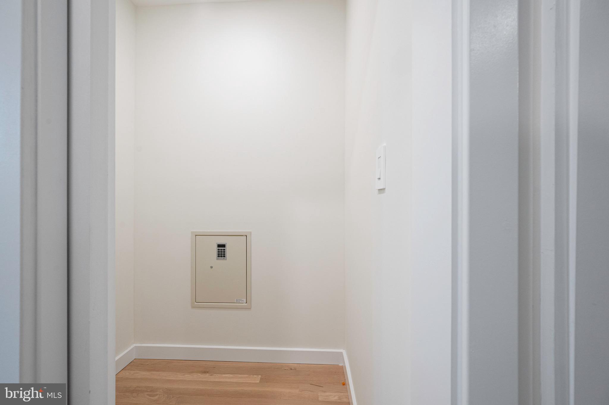 HOLLIN HILLS - Residential