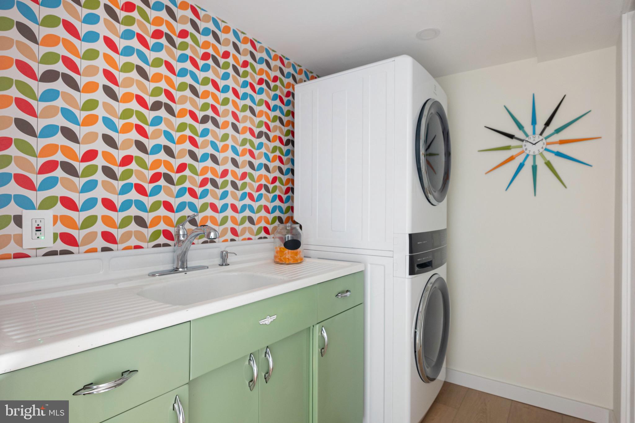 HOLLIN HILLS - Residential