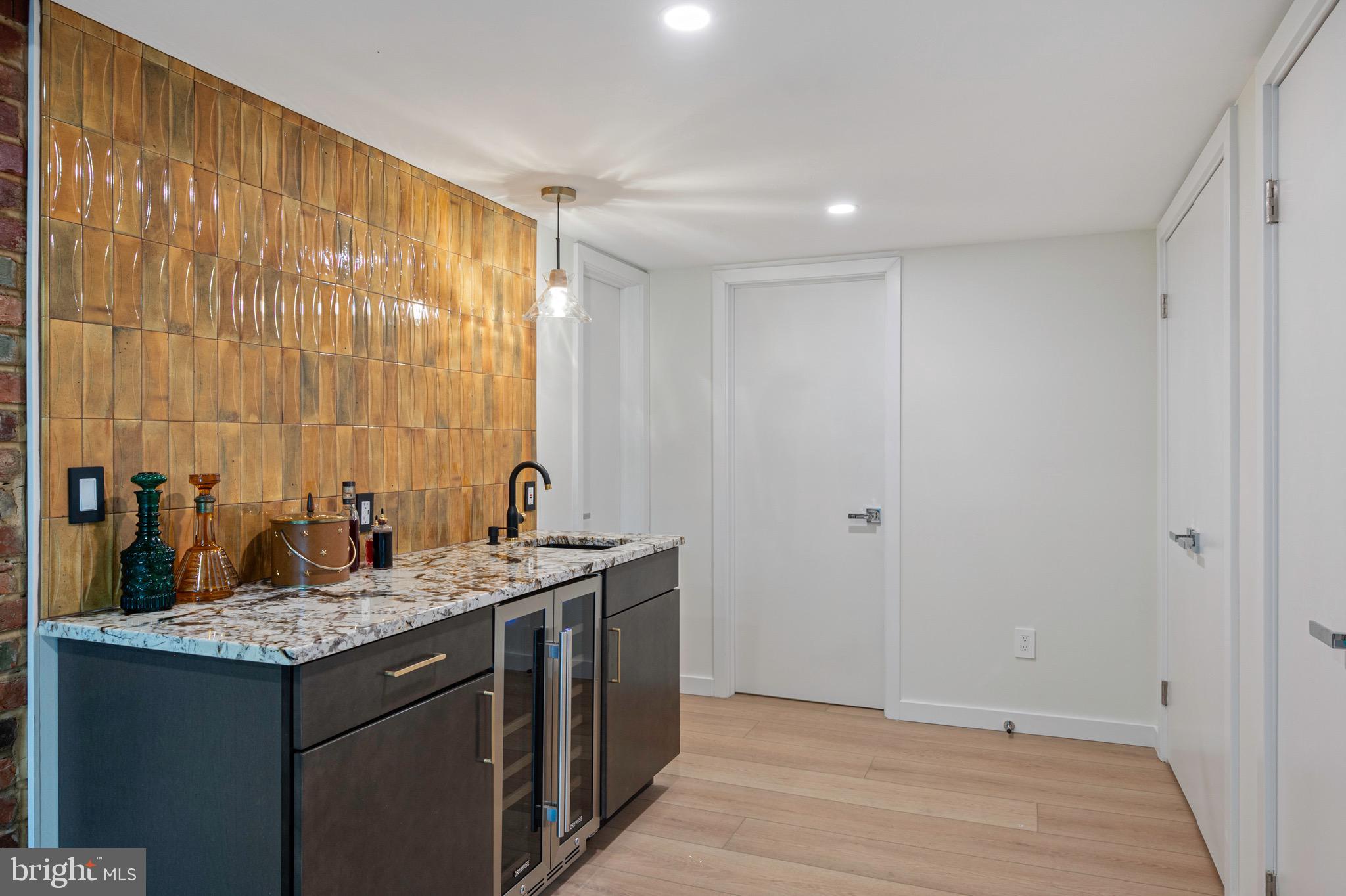 HOLLIN HILLS - Residential