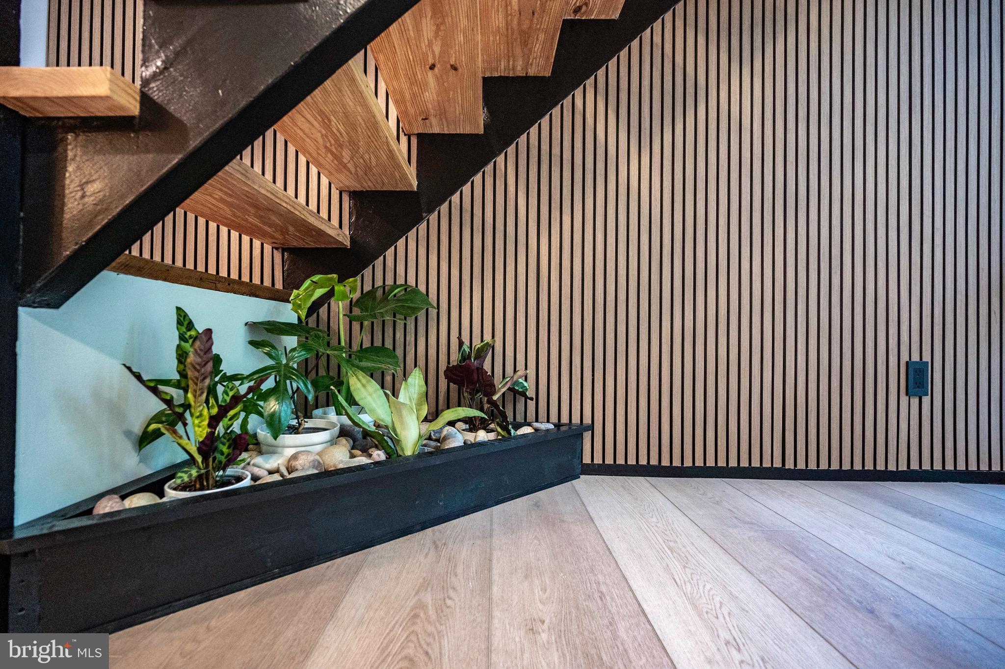 HOLLIN HILLS - Residential