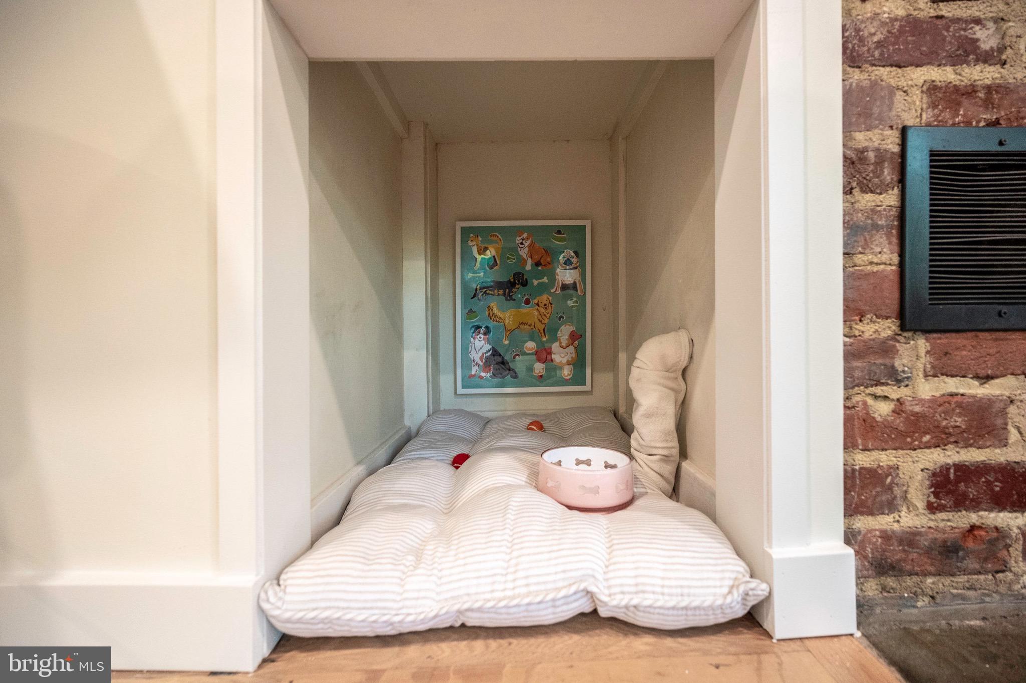 HOLLIN HILLS - Residential