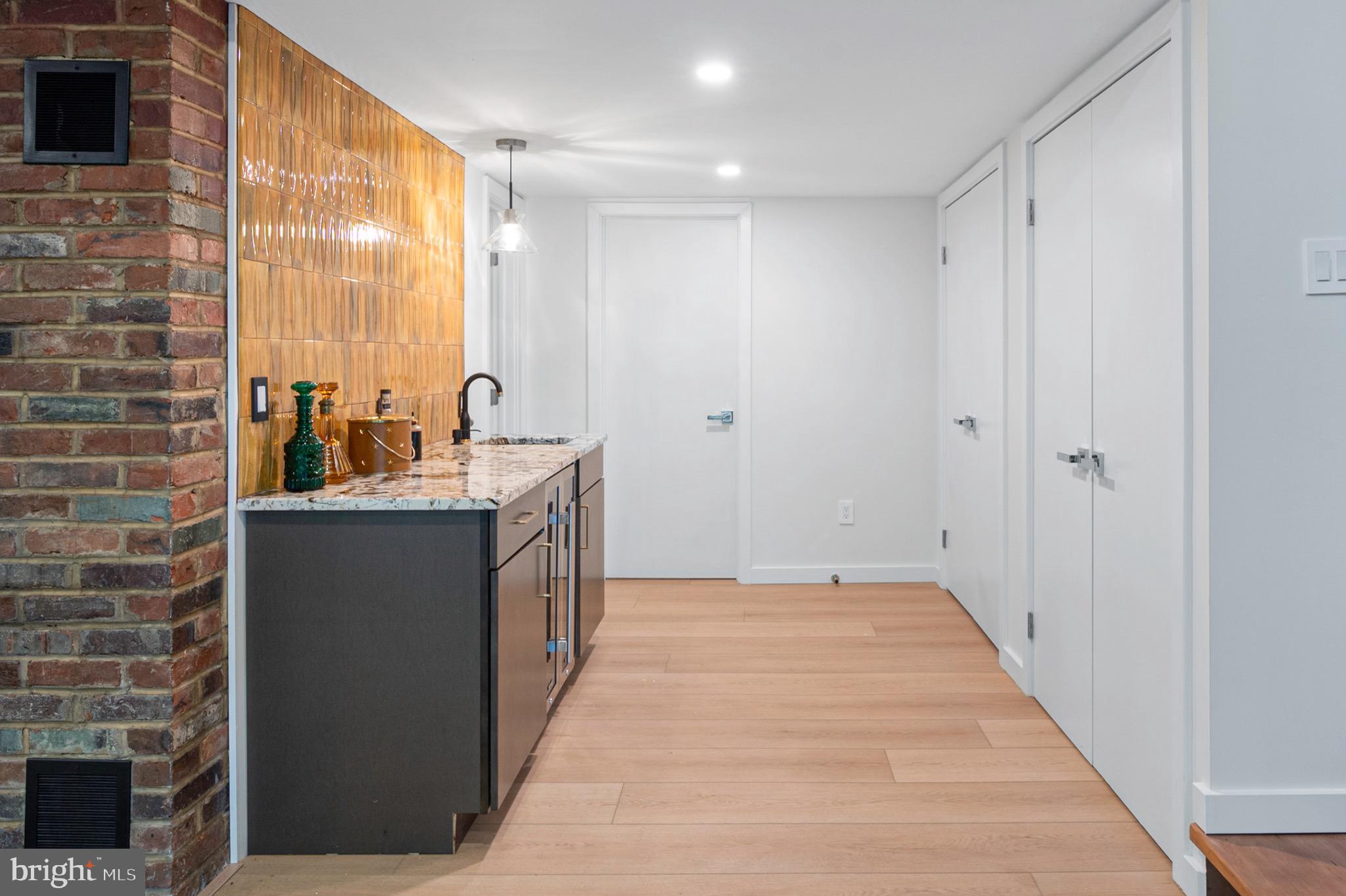 HOLLIN HILLS - Residential