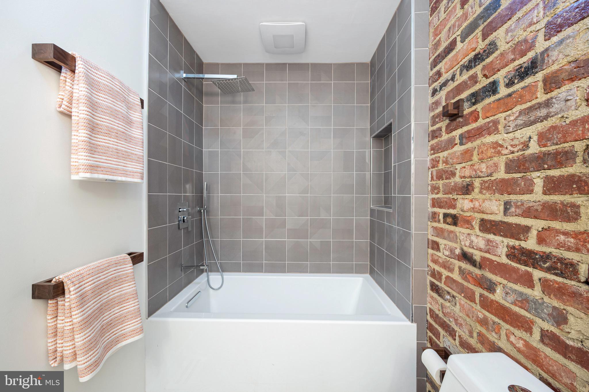 HOLLIN HILLS - Residential