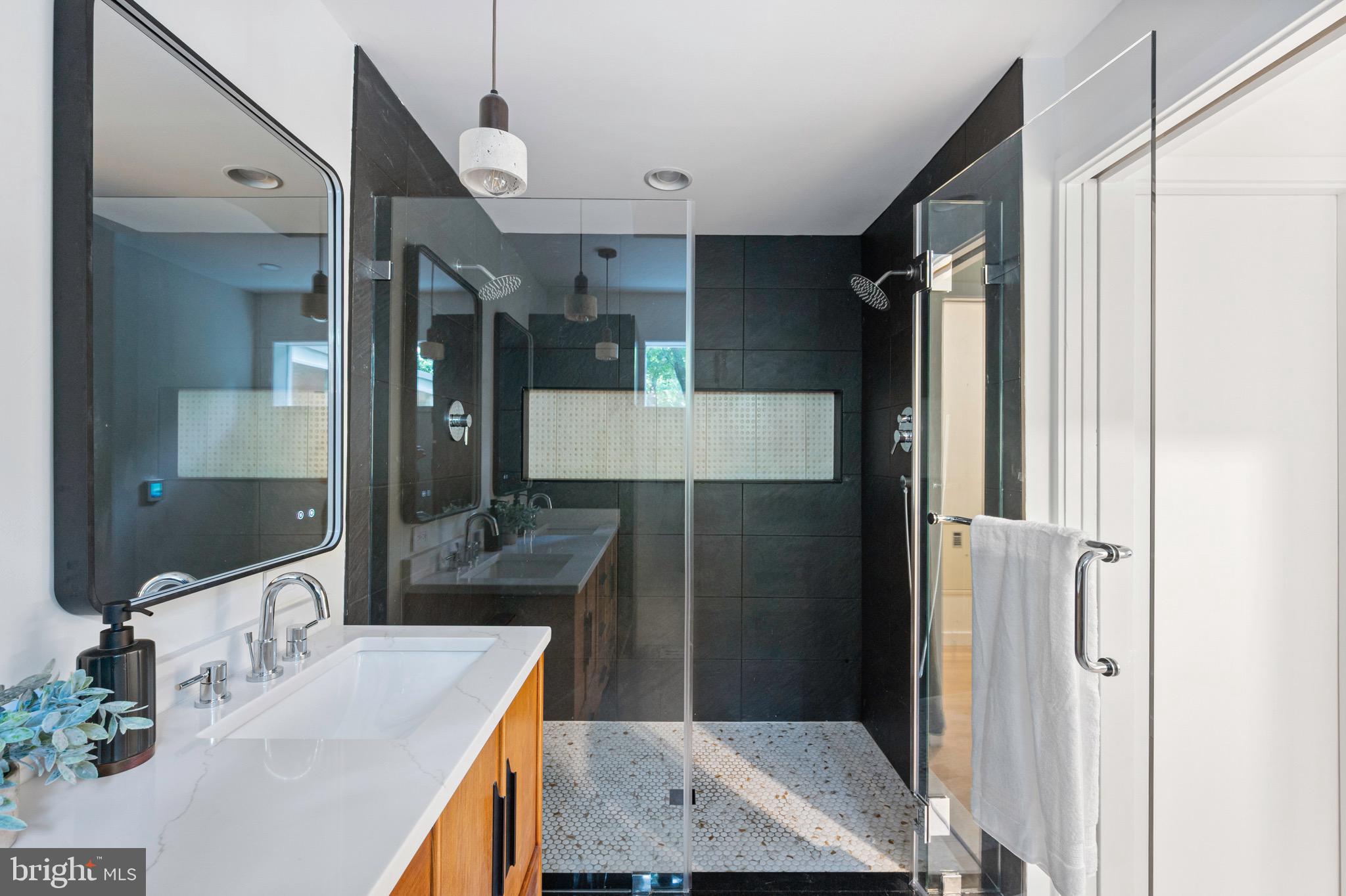 HOLLIN HILLS - Residential