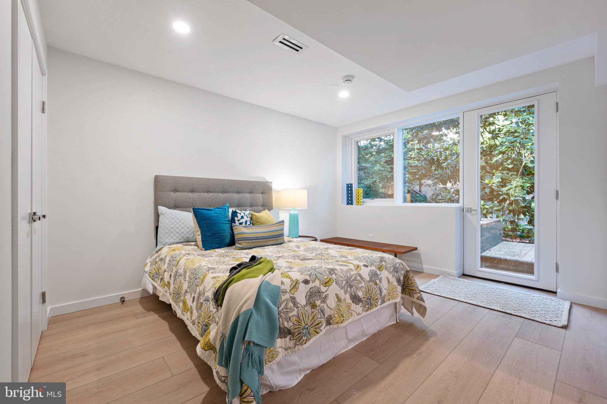 HOLLIN HILLS - Residential