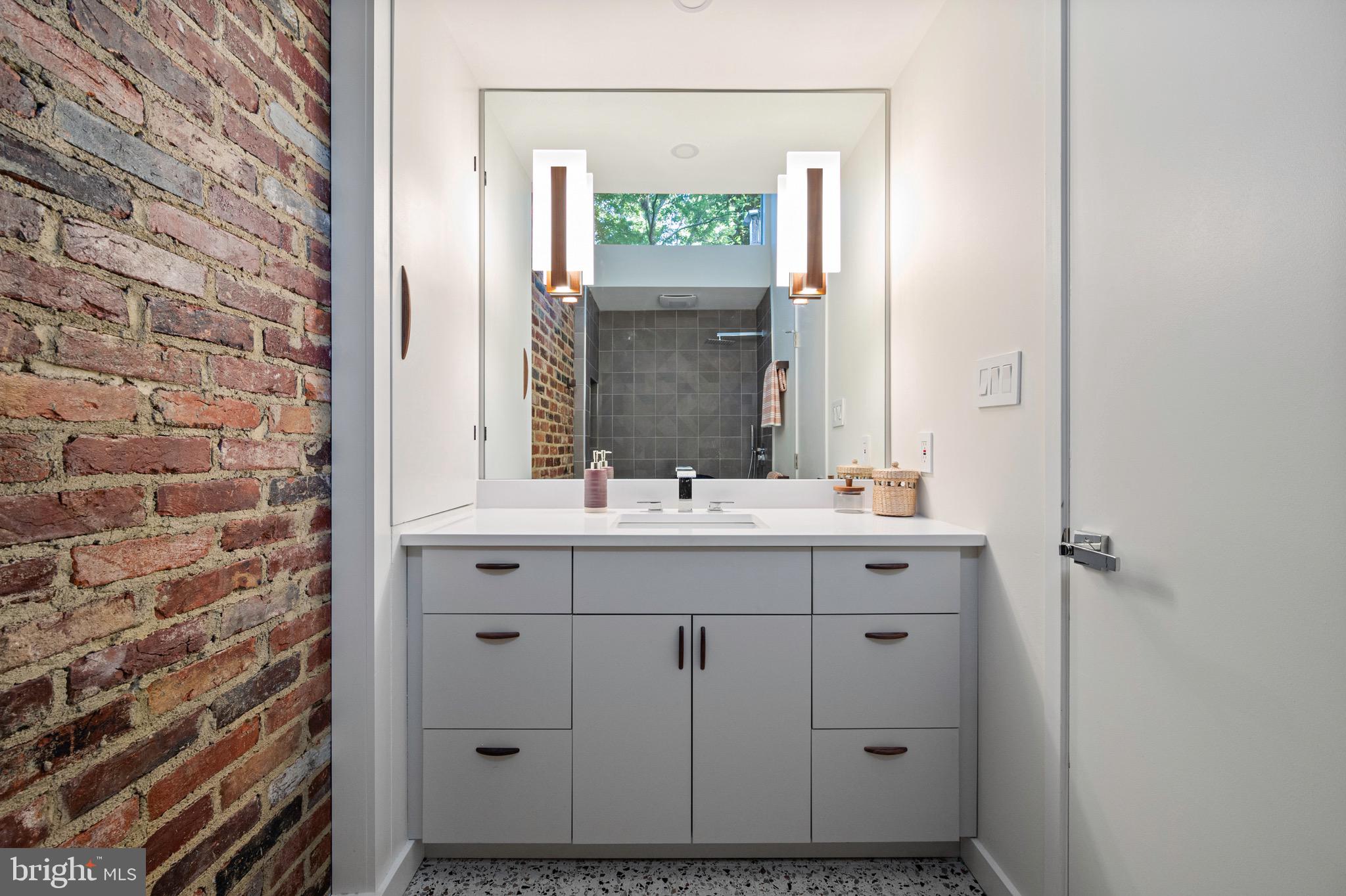 HOLLIN HILLS - Residential