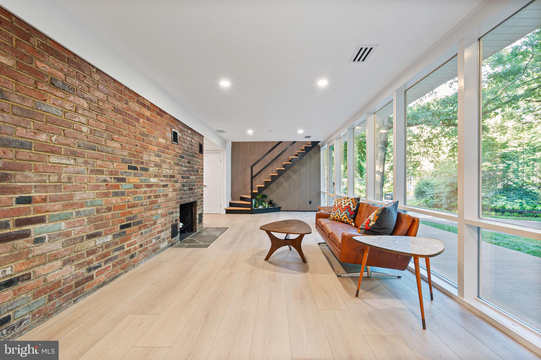 HOLLIN HILLS - Residential