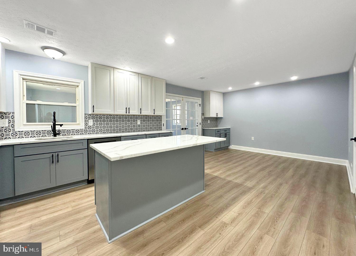 THE PROVINCES - Residential