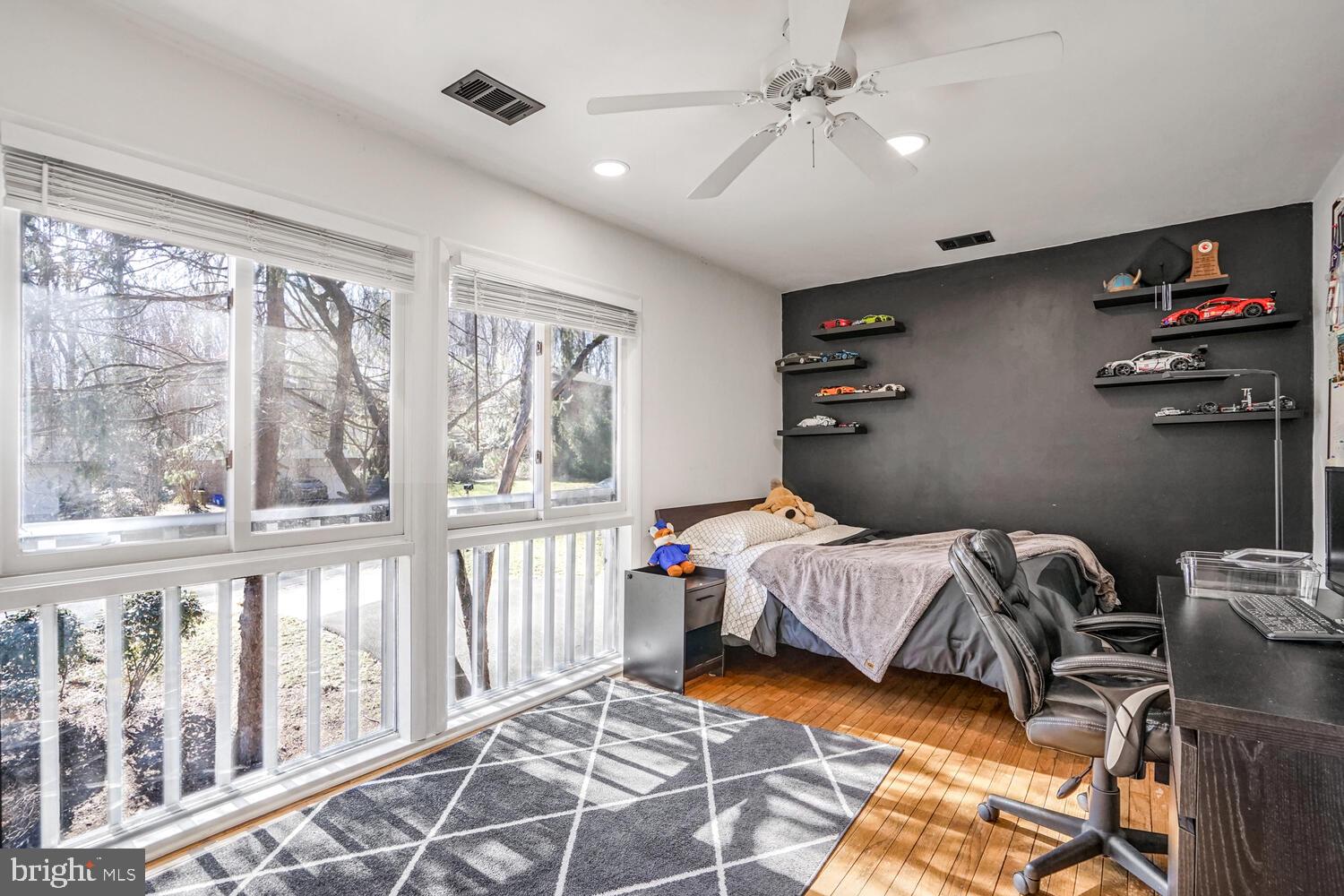 CONGRESSIONAL COUNTRY CLUB ESTATES - Residential