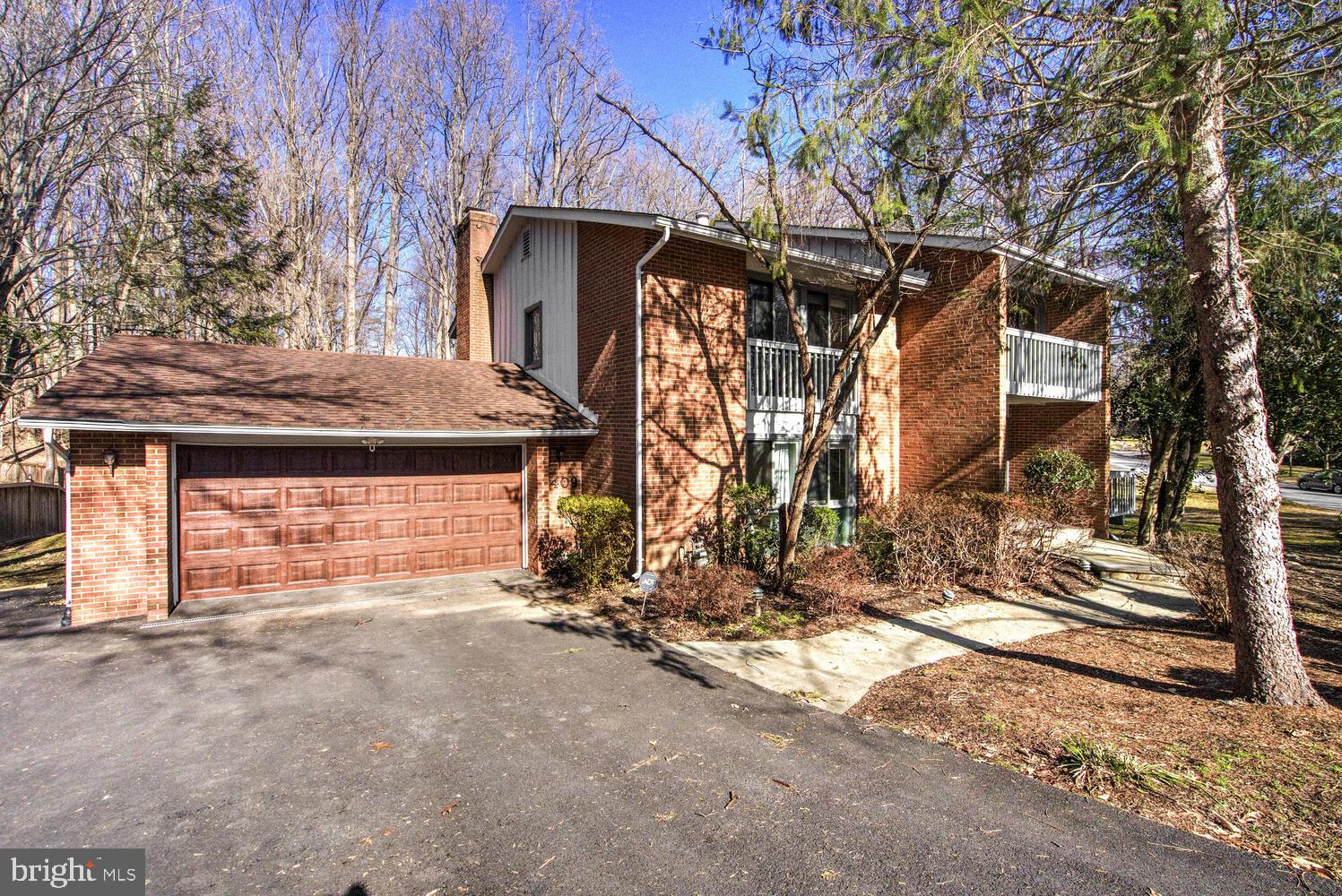 CONGRESSIONAL COUNTRY CLUB ESTATES - Residential